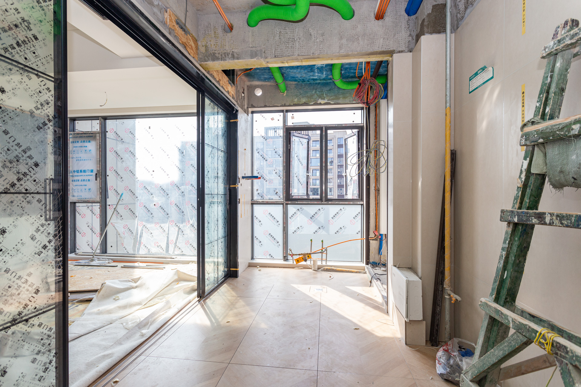 润和湘江天地E区  5室2厅3卫    389.0万 润和湘江天地E区  5室2厅3卫    389.0万厨房