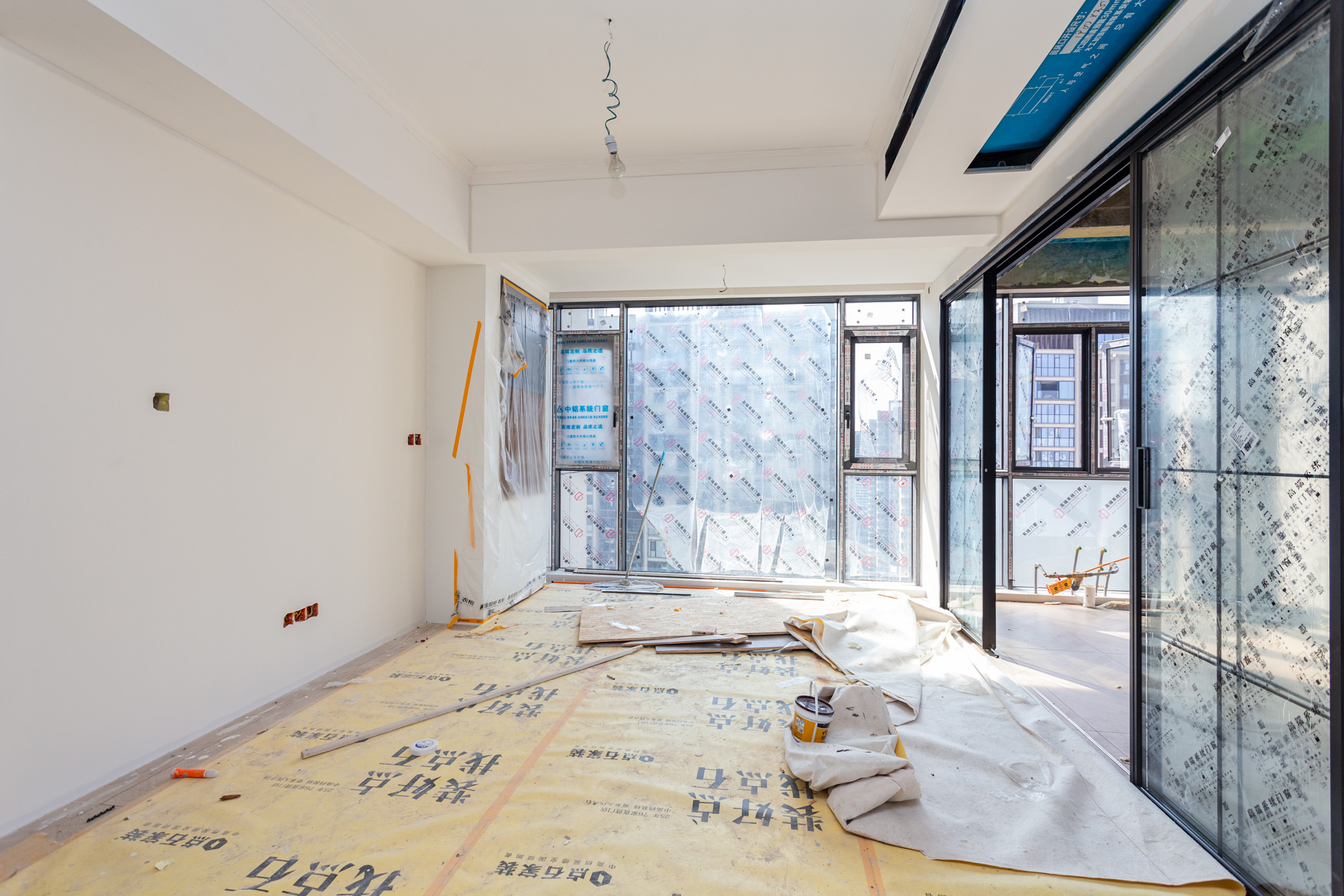 润和湘江天地E区  5室2厅3卫    389.0万 润和湘江天地E区  5室2厅3卫    389.0万客厅