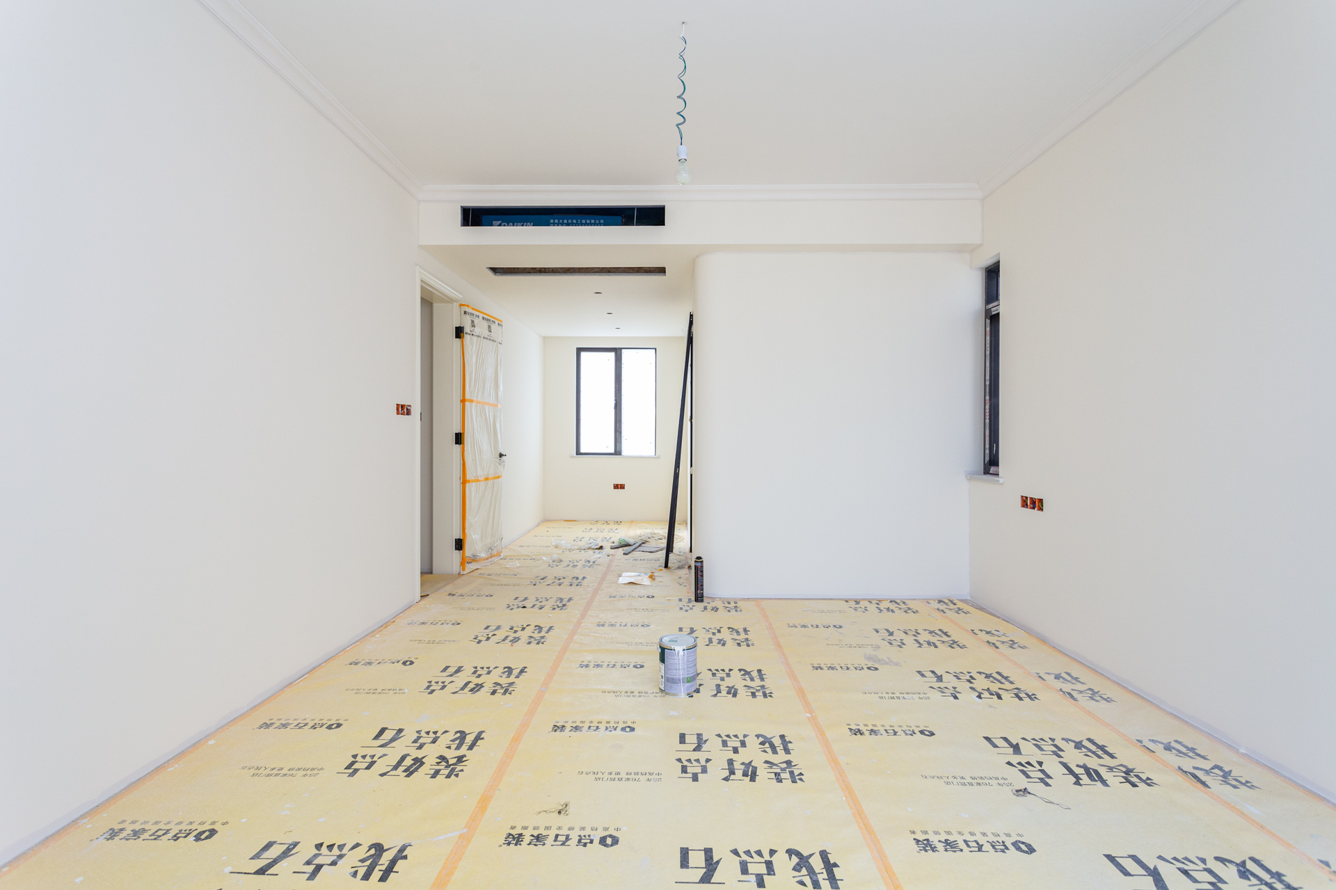 润和湘江天地E区  5室2厅3卫    389.0万 润和湘江天地E区  5室2厅3卫    389.0万卧室