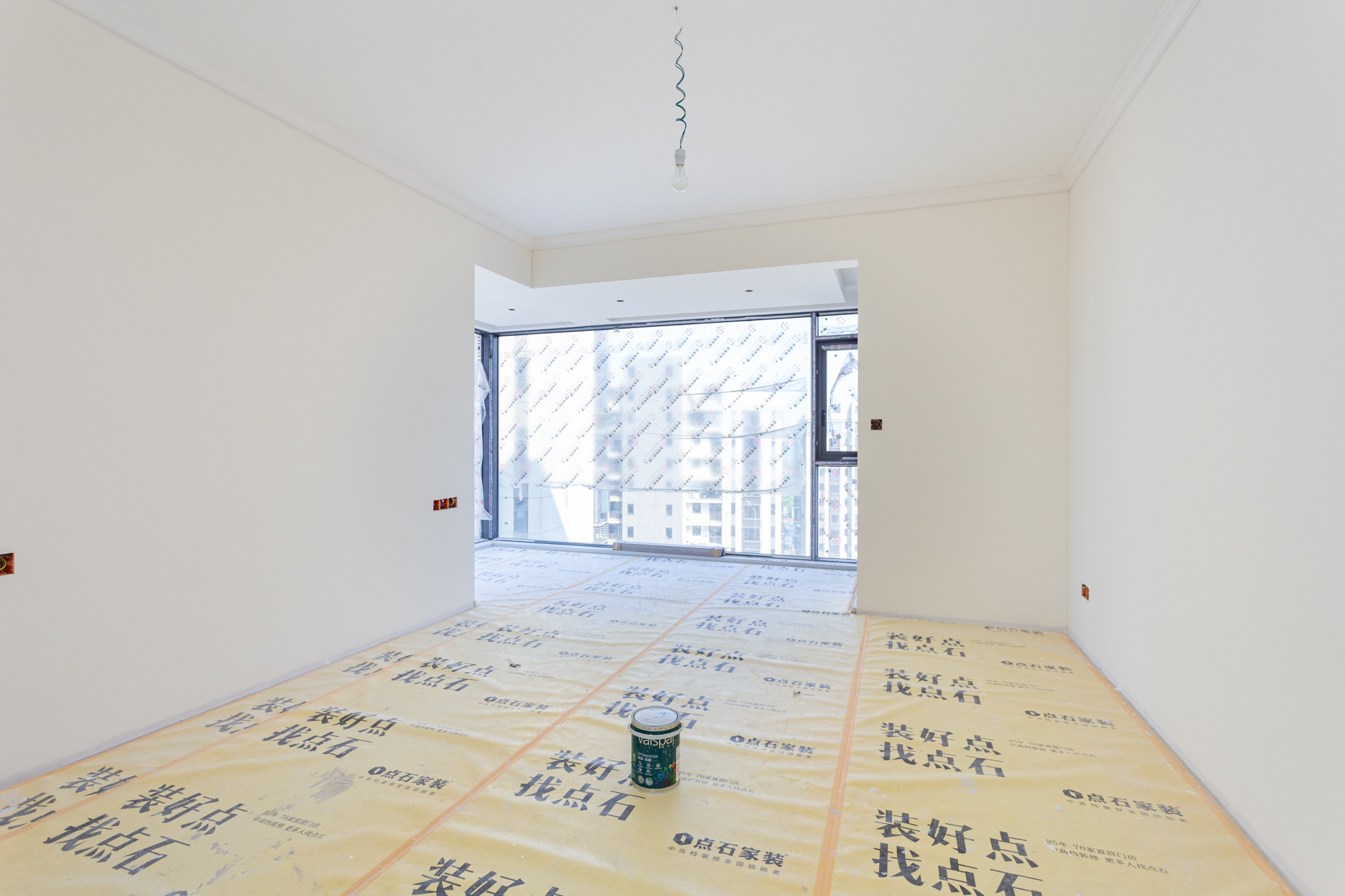 润和湘江天地E区  5室2厅3卫    389.0万 润和湘江天地E区  5室2厅3卫    389.0万卧室