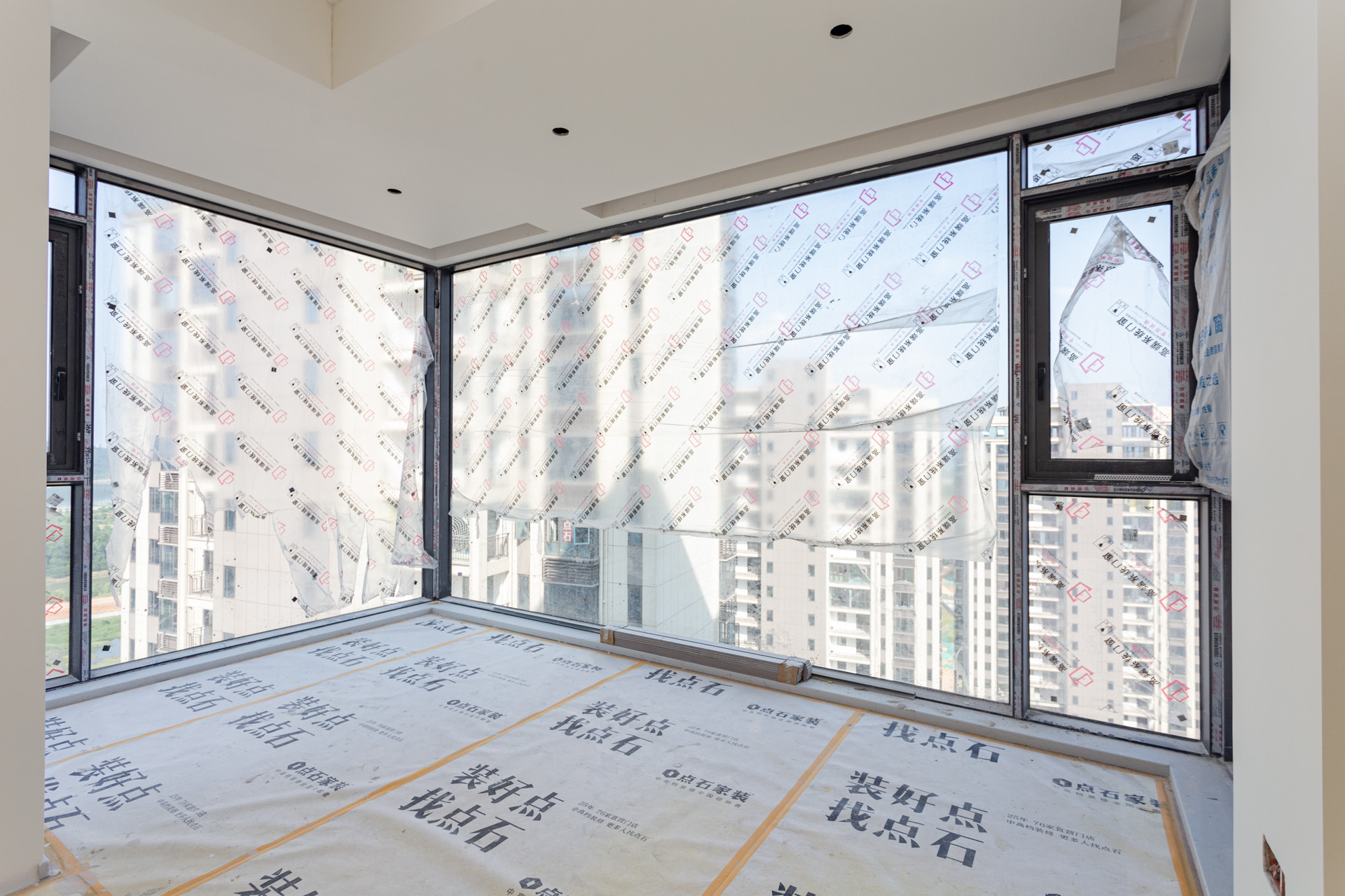 润和湘江天地E区  5室2厅3卫    389.0万 润和湘江天地E区  5室2厅3卫    389.0万阳台