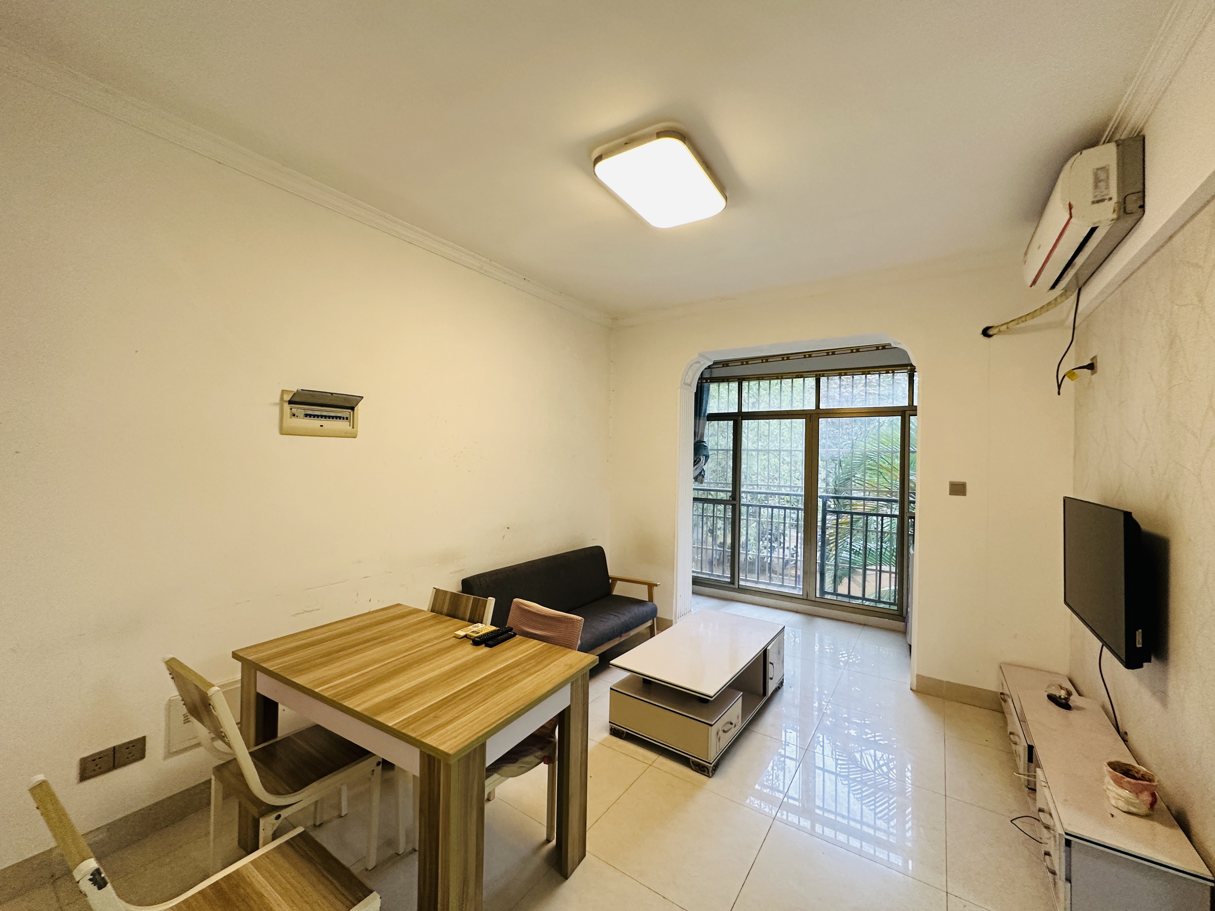 南海花园 2室2厅2卫 92.0万 南海花园 2室2厅2卫 92.0万客厅