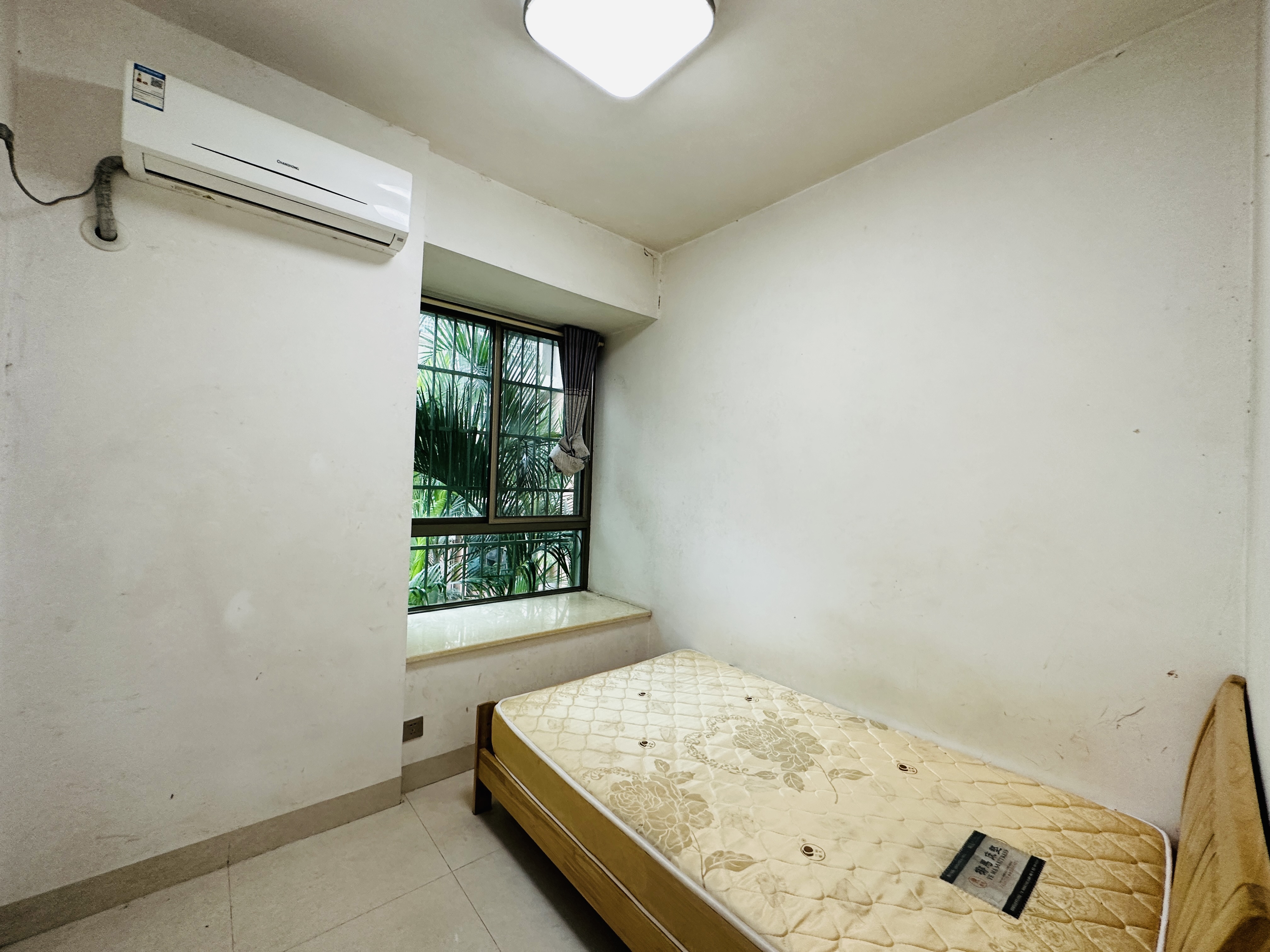 南海花园 2室2厅2卫 92.0万 南海花园 2室2厅2卫 92.0万卧室