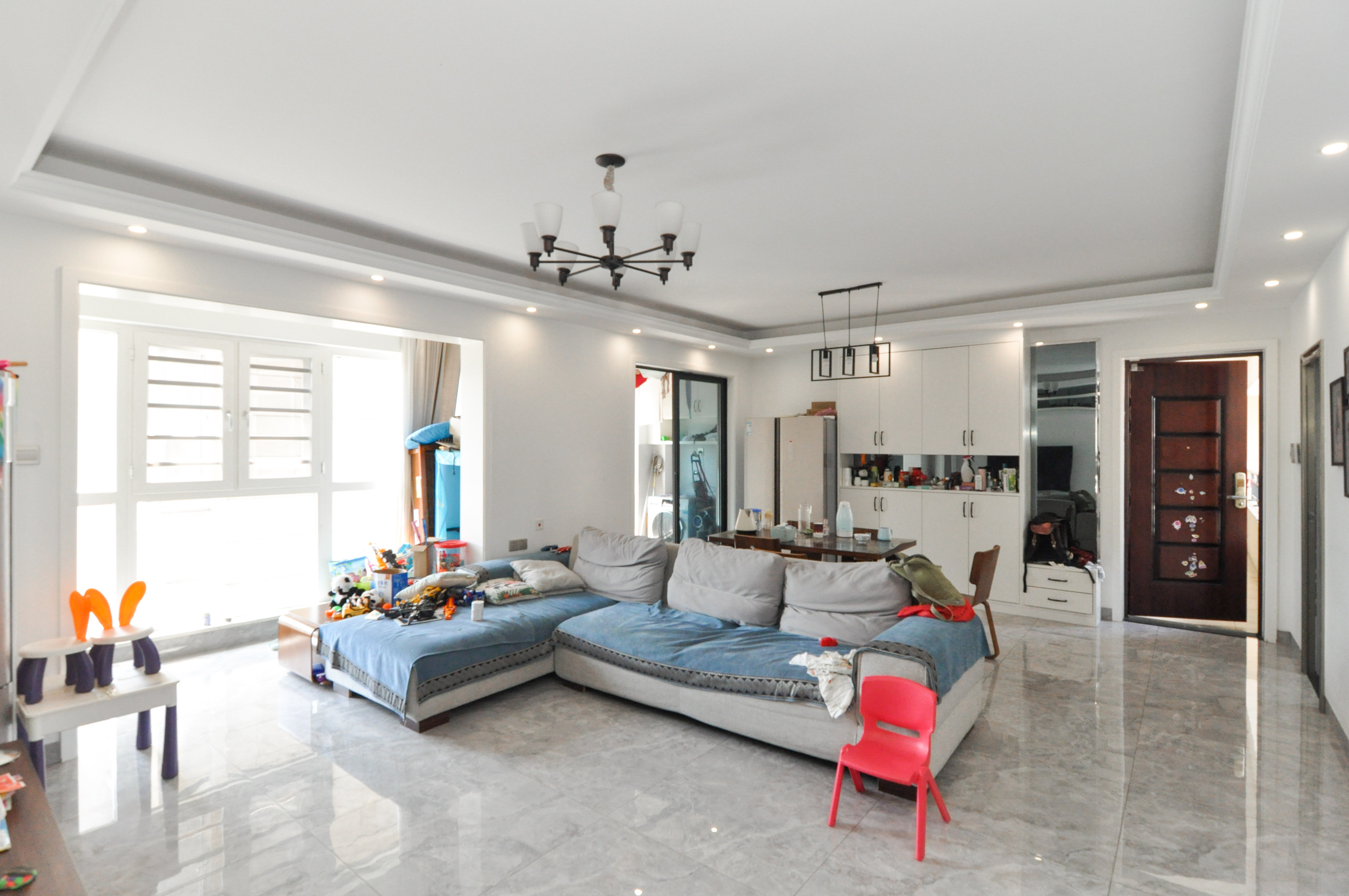 中海梅溪湖壹号  3室2厅2卫    202.0万客厅