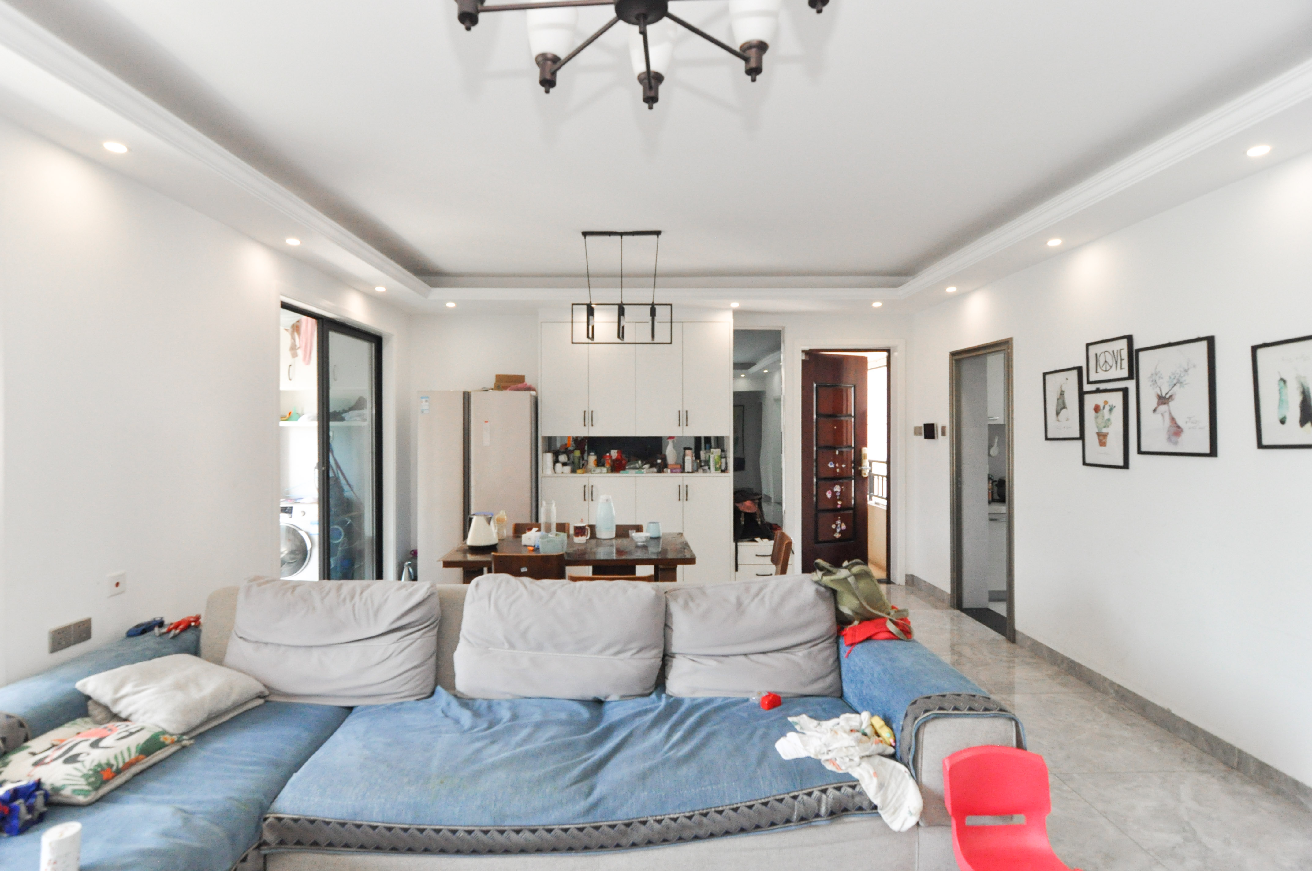 中海梅溪湖壹号  3室2厅2卫    202.0万客厅