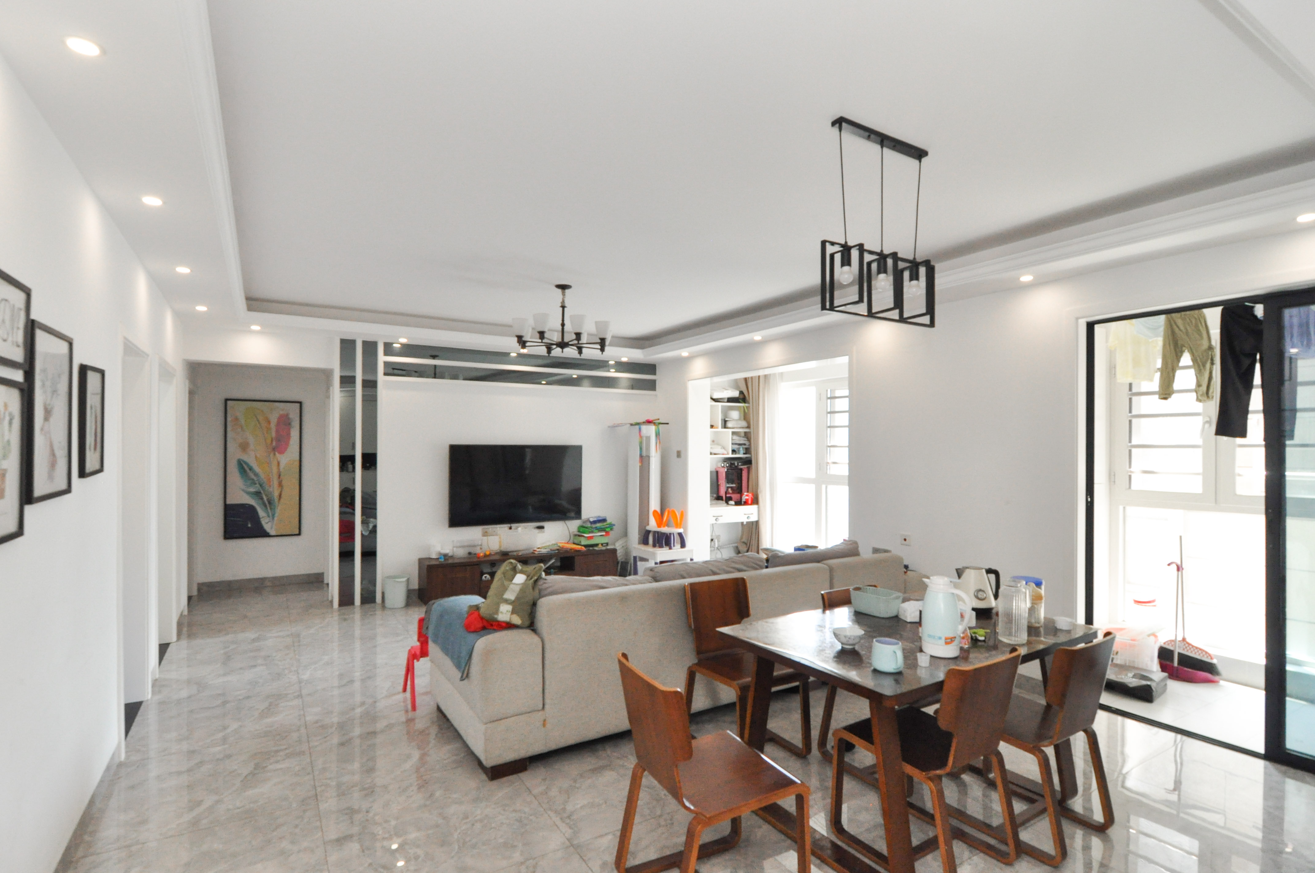 中海梅溪湖壹号  3室2厅2卫    202.0万客厅