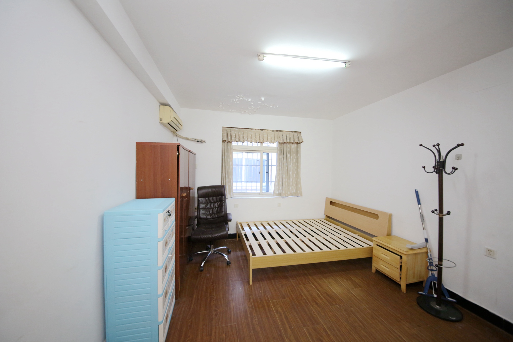 韭菜园商住楼  4室1厅1卫   120.00万其他