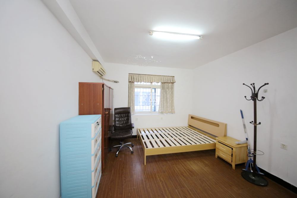 韭菜園商住樓  4室1廳1衛(wèi)   120.00萬(wàn)