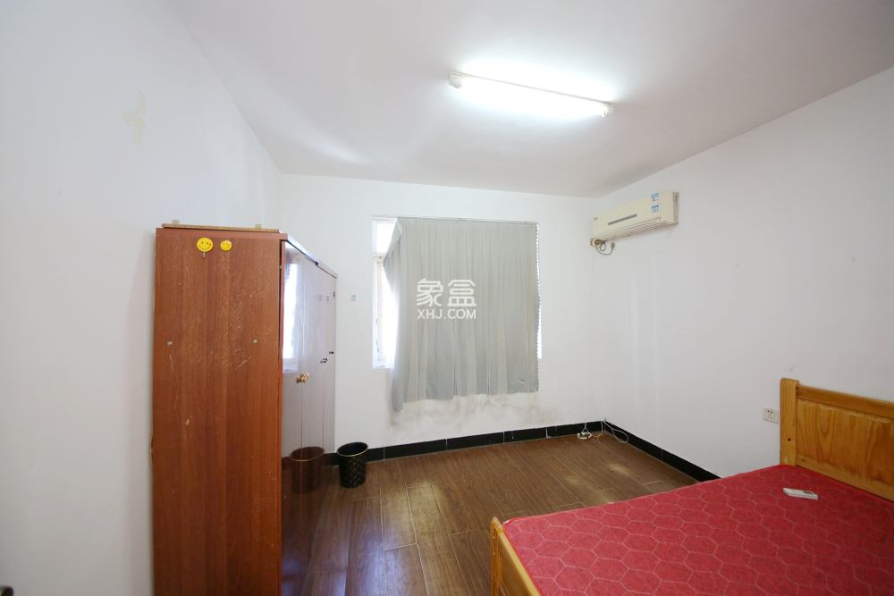 韭菜園商住樓  4室1廳1衛(wèi)   120.00萬(wàn)