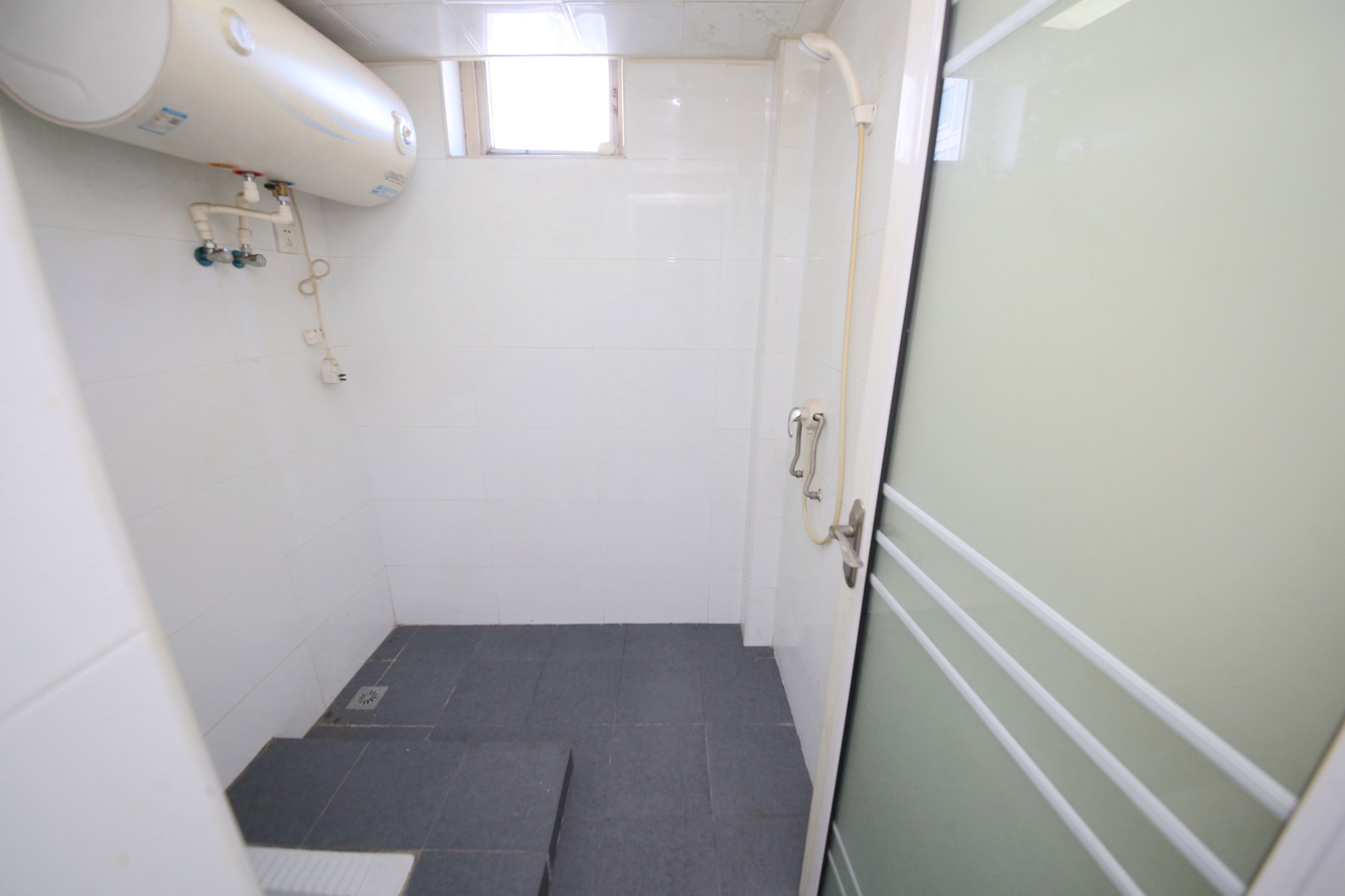 韭菜园商住楼  4室1厅1卫   120.00万卫生间