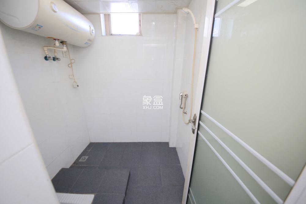 韭菜園商住樓  4室1廳1衛(wèi)   120.00萬(wàn)