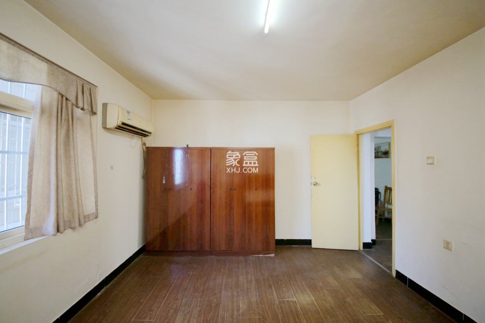 韭菜園商住樓  4室1廳1衛(wèi)   120.00萬(wàn)