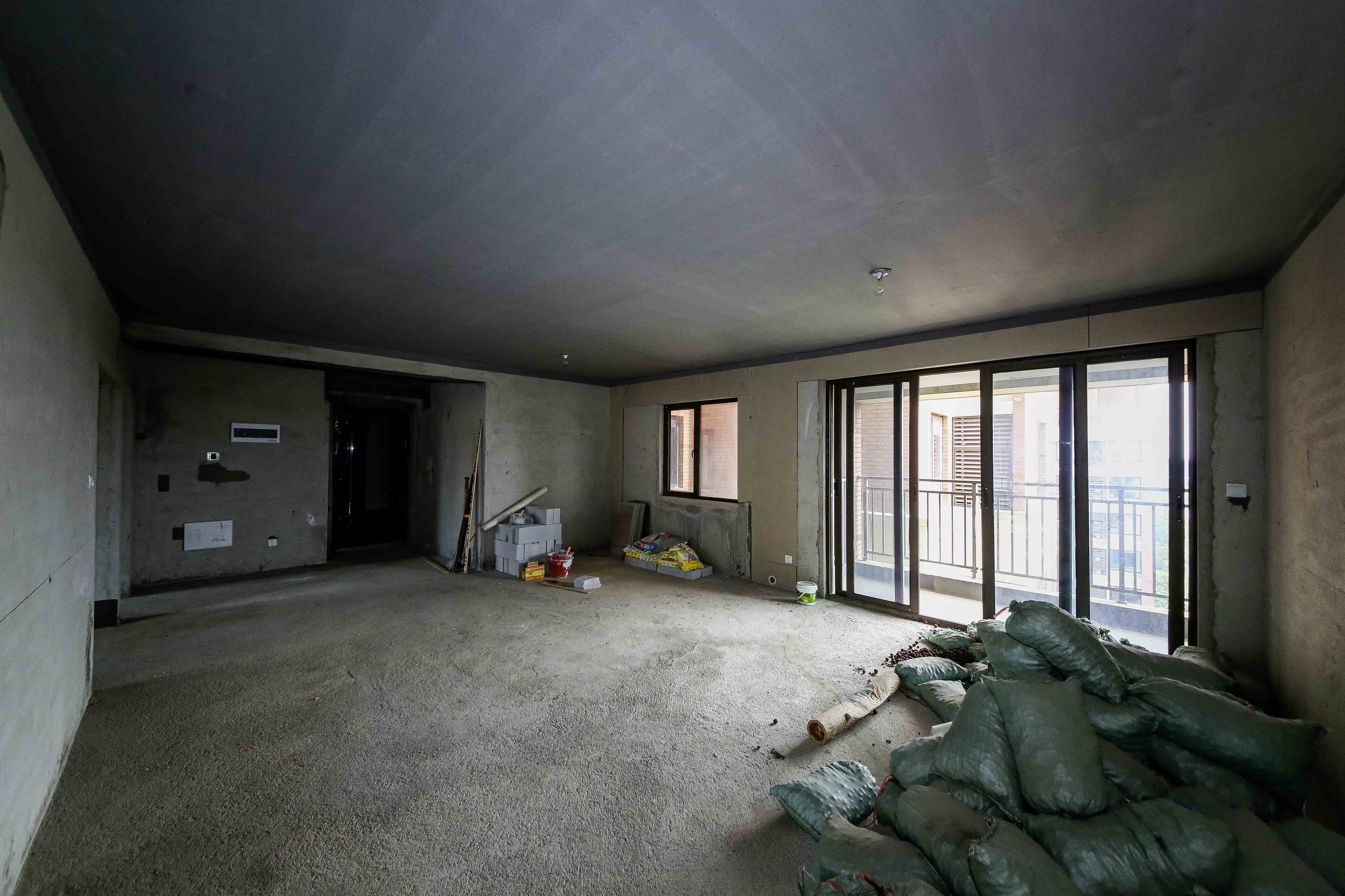 香缇雅苑(鑫远翡丽郡二期) 4室2厅2卫 169.0万 香缇雅苑(鑫远翡丽郡二期) 4室2厅2卫 169.0万客厅