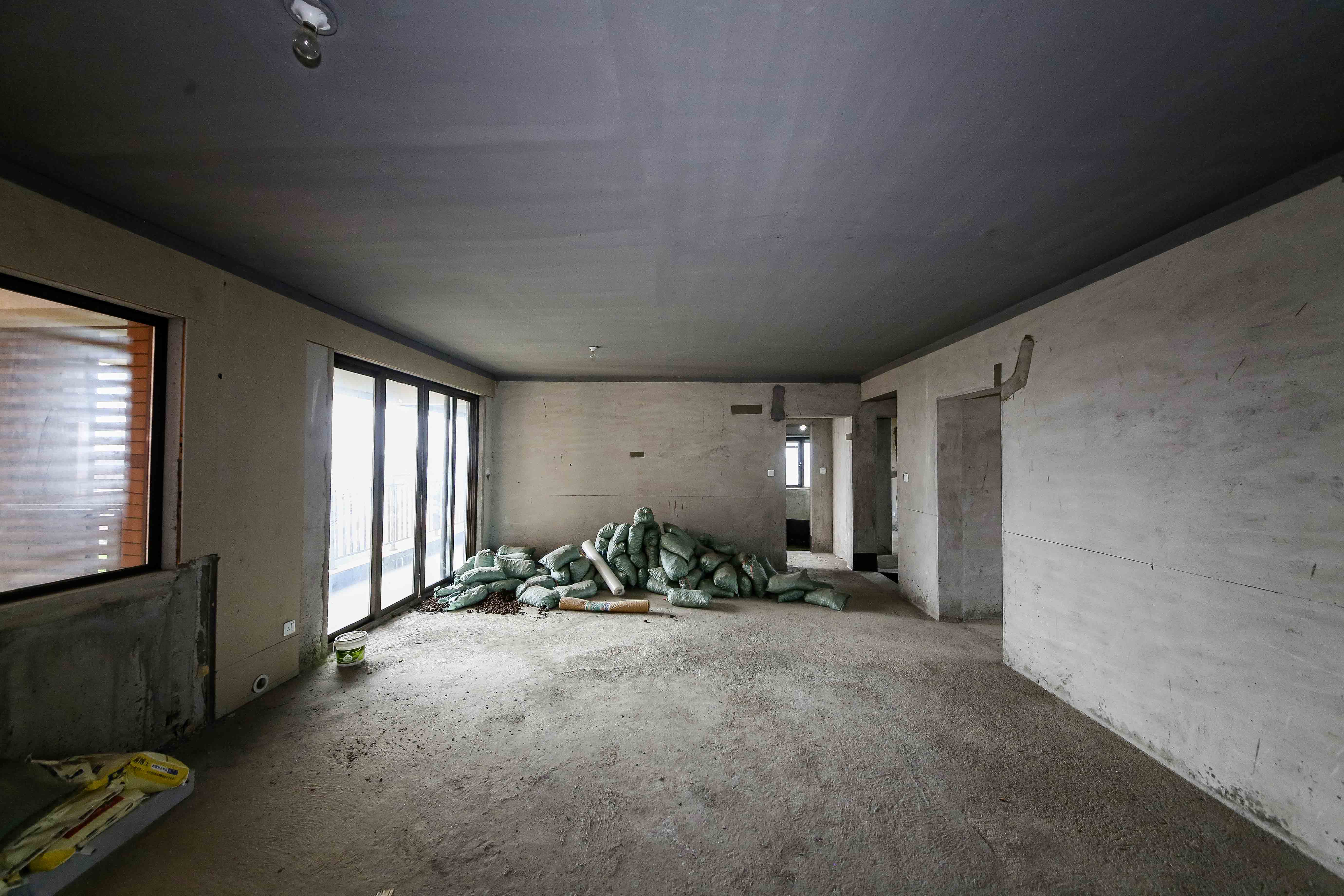 香缇雅苑(鑫远翡丽郡二期) 4室2厅2卫 169.0万 香缇雅苑(鑫远翡丽郡二期) 4室2厅2卫 169.0万客厅