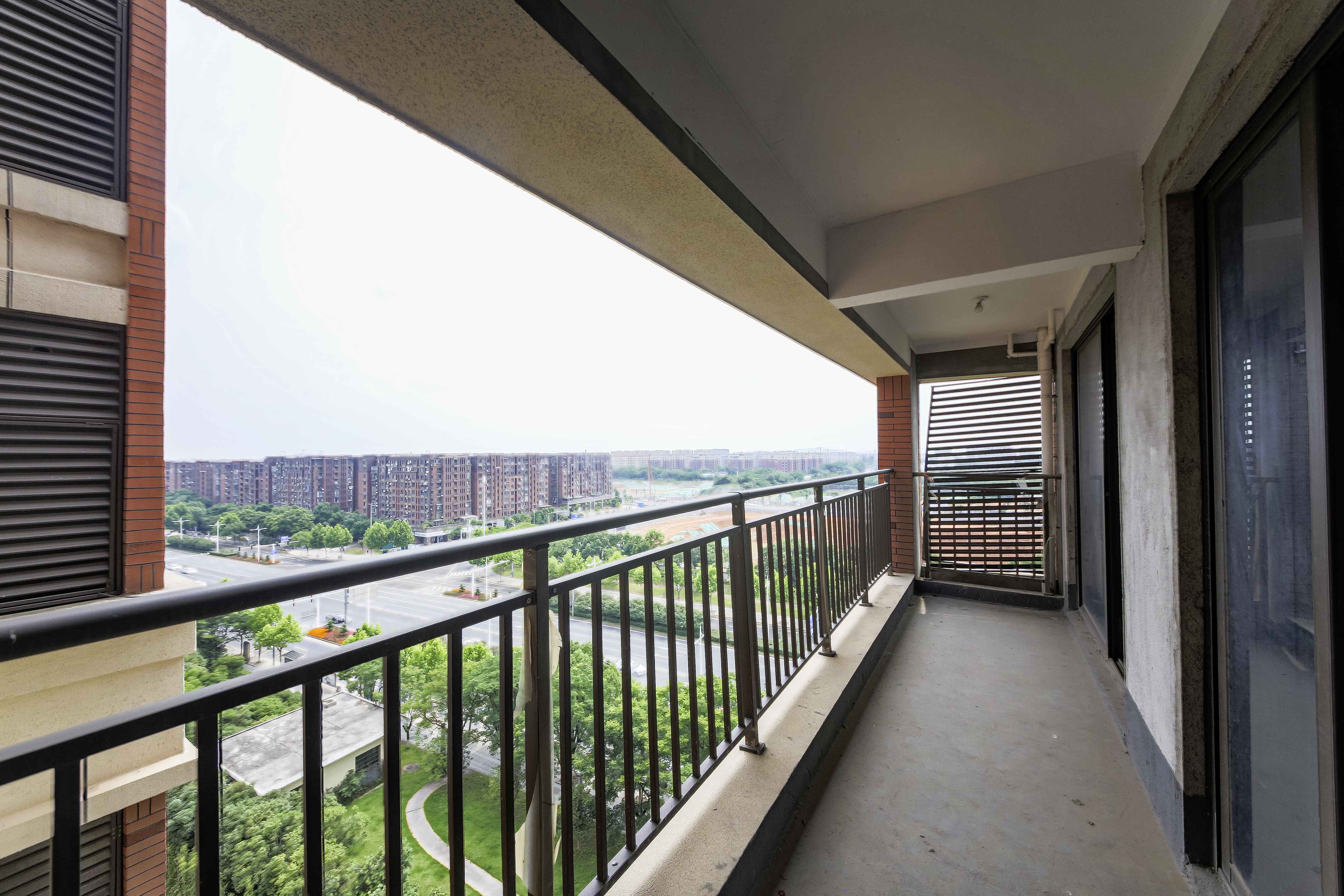 香缇雅苑(鑫远翡丽郡二期) 4室2厅2卫 169.0万 香缇雅苑(鑫远翡丽郡二期) 4室2厅2卫 169.0万阳台