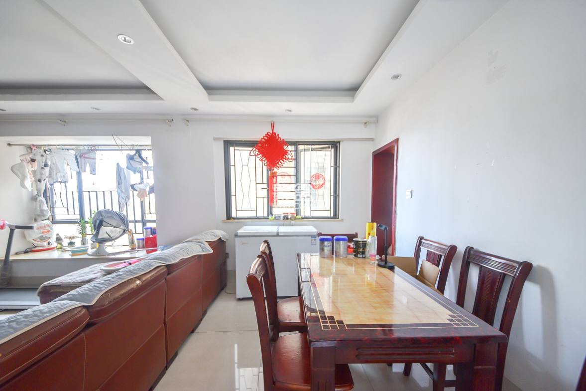 兰亭优壳(隽峰苑) 4室2厅2卫 95.0万 兰亭优壳(隽峰苑) 4室2厅2卫 95.0万客厅