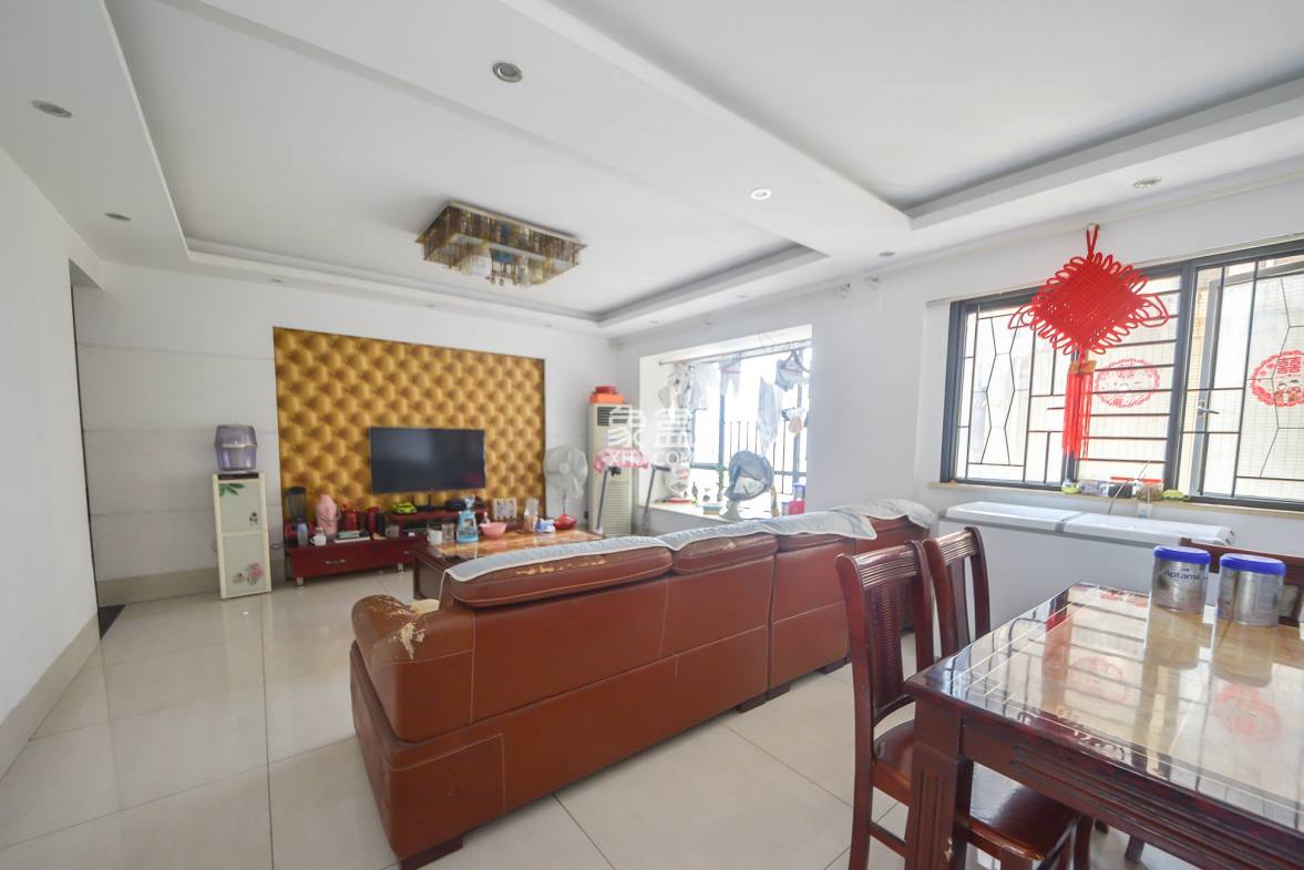 兰亭优壳(隽峰苑) 4室2厅2卫 95.0万 兰亭优壳(隽峰苑) 4室2厅2卫 95.0万客厅