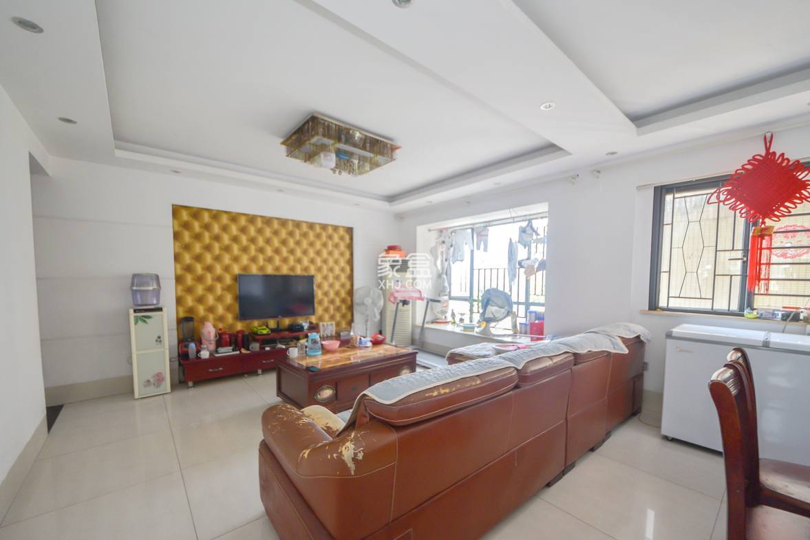 兰亭优壳(隽峰苑) 4室2厅2卫 95.0万 兰亭优壳(隽峰苑) 4室2厅2卫 95.0万客厅