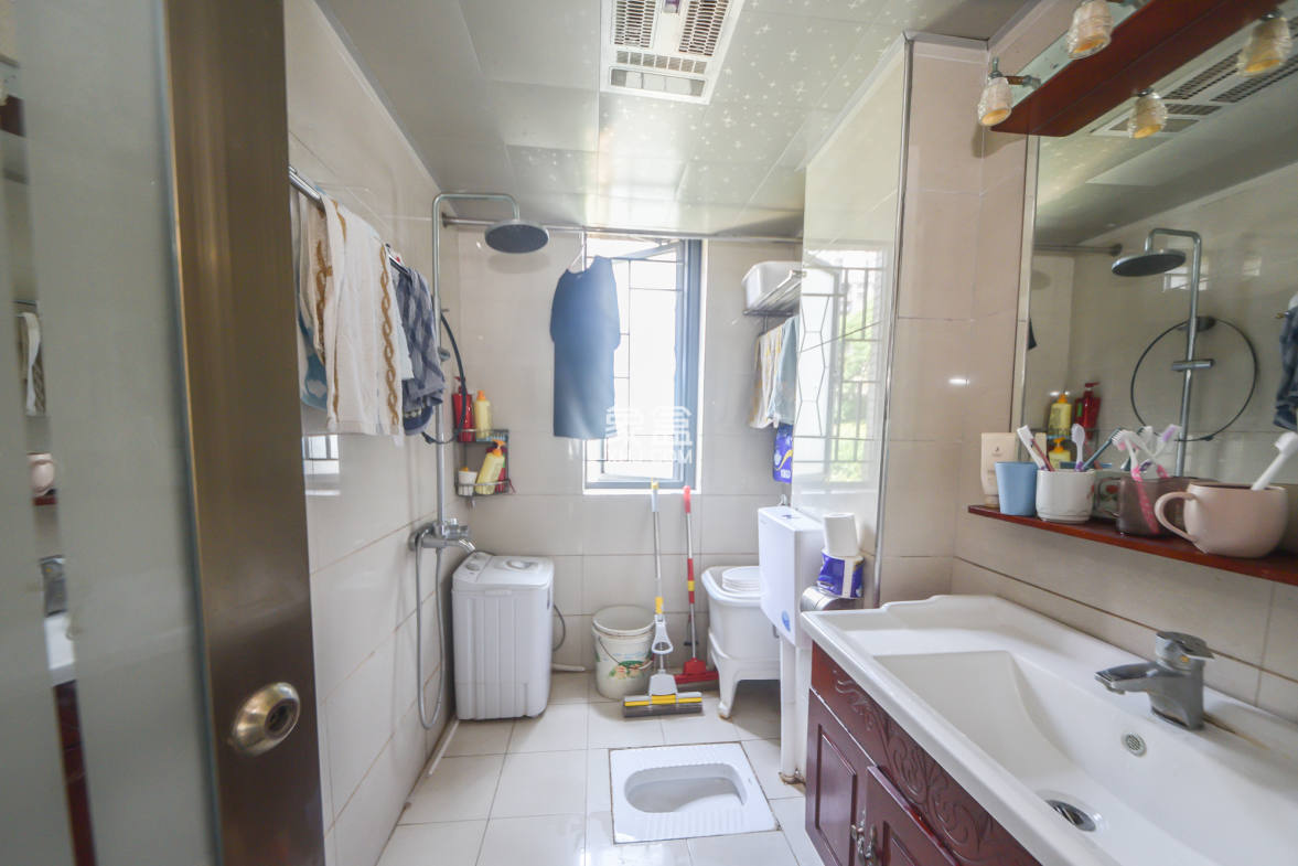 兰亭优壳(隽峰苑) 4室2厅2卫 95.0万 兰亭优壳(隽峰苑) 4室2厅2卫 95.0万卫生间