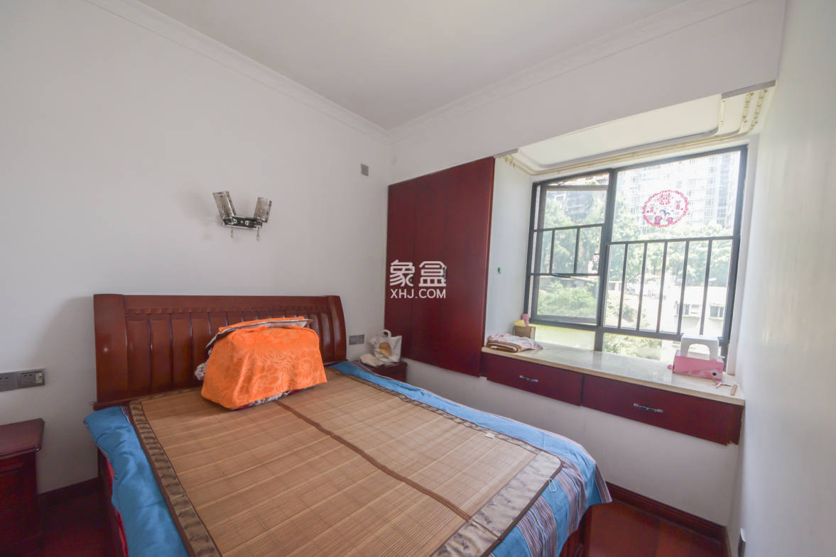 兰亭优壳(隽峰苑) 4室2厅2卫 95.0万 兰亭优壳(隽峰苑) 4室2厅2卫 95.0万卧室