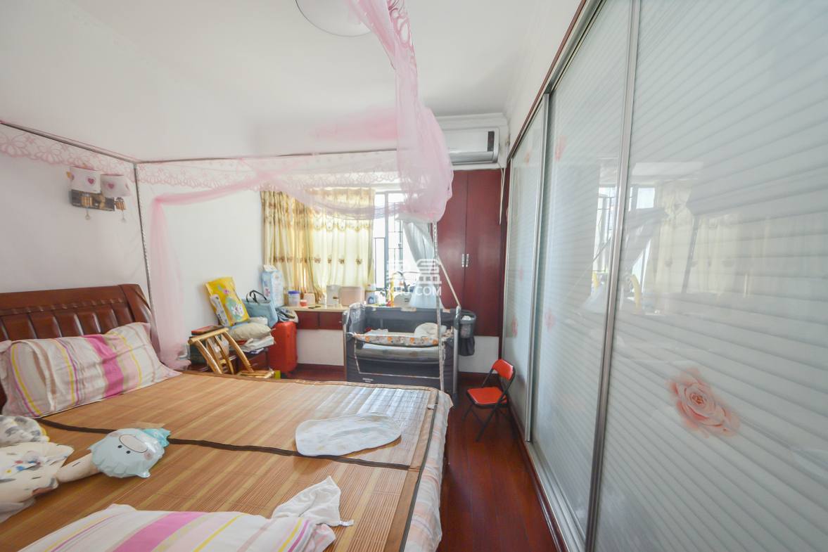 兰亭优壳(隽峰苑) 4室2厅2卫 95.0万 兰亭优壳(隽峰苑) 4室2厅2卫 95.0万卧室