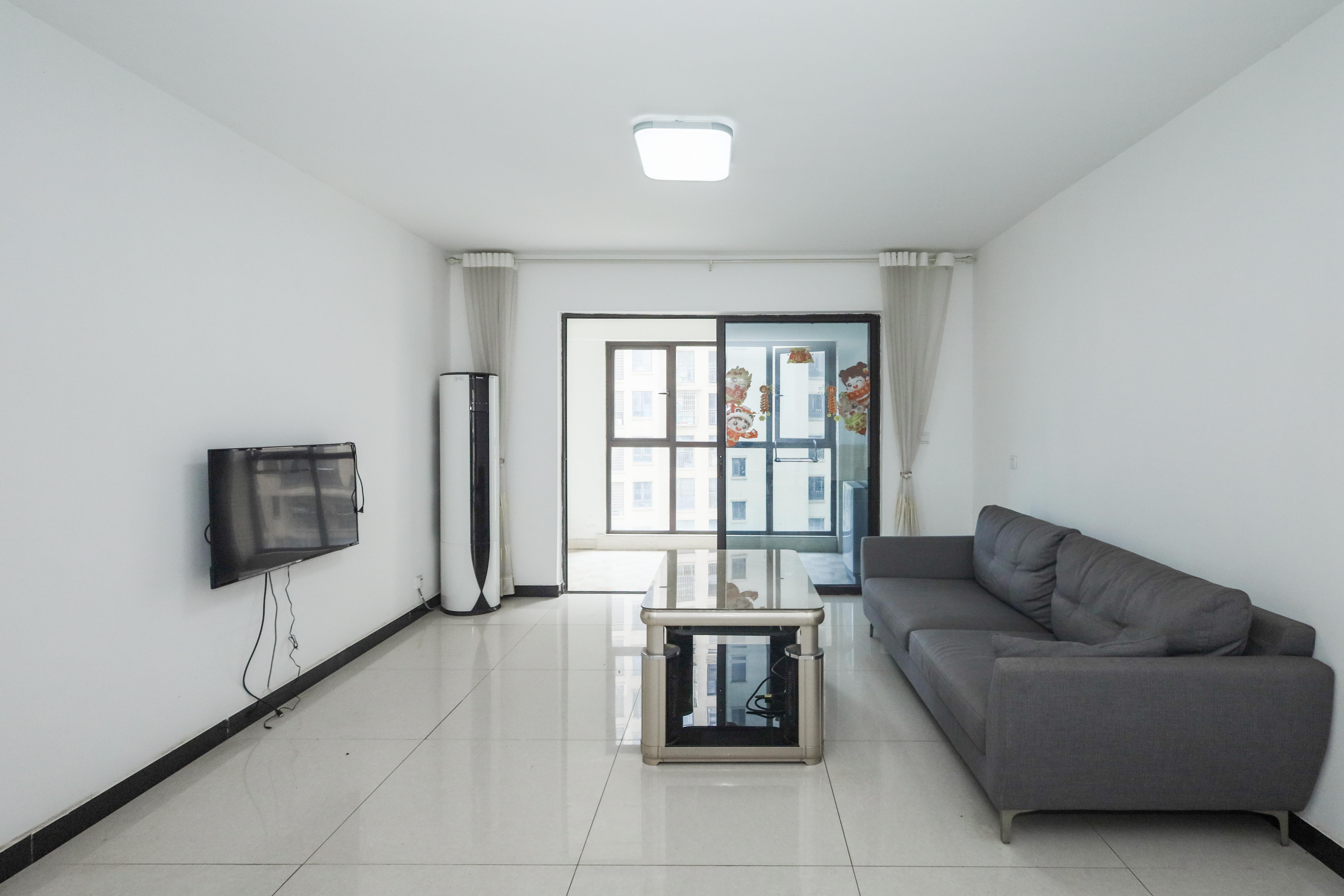 保利麓谷林语E区  4室2厅2卫    122.0万 保利麓谷林语E区  4室2厅2卫    122.0万客厅