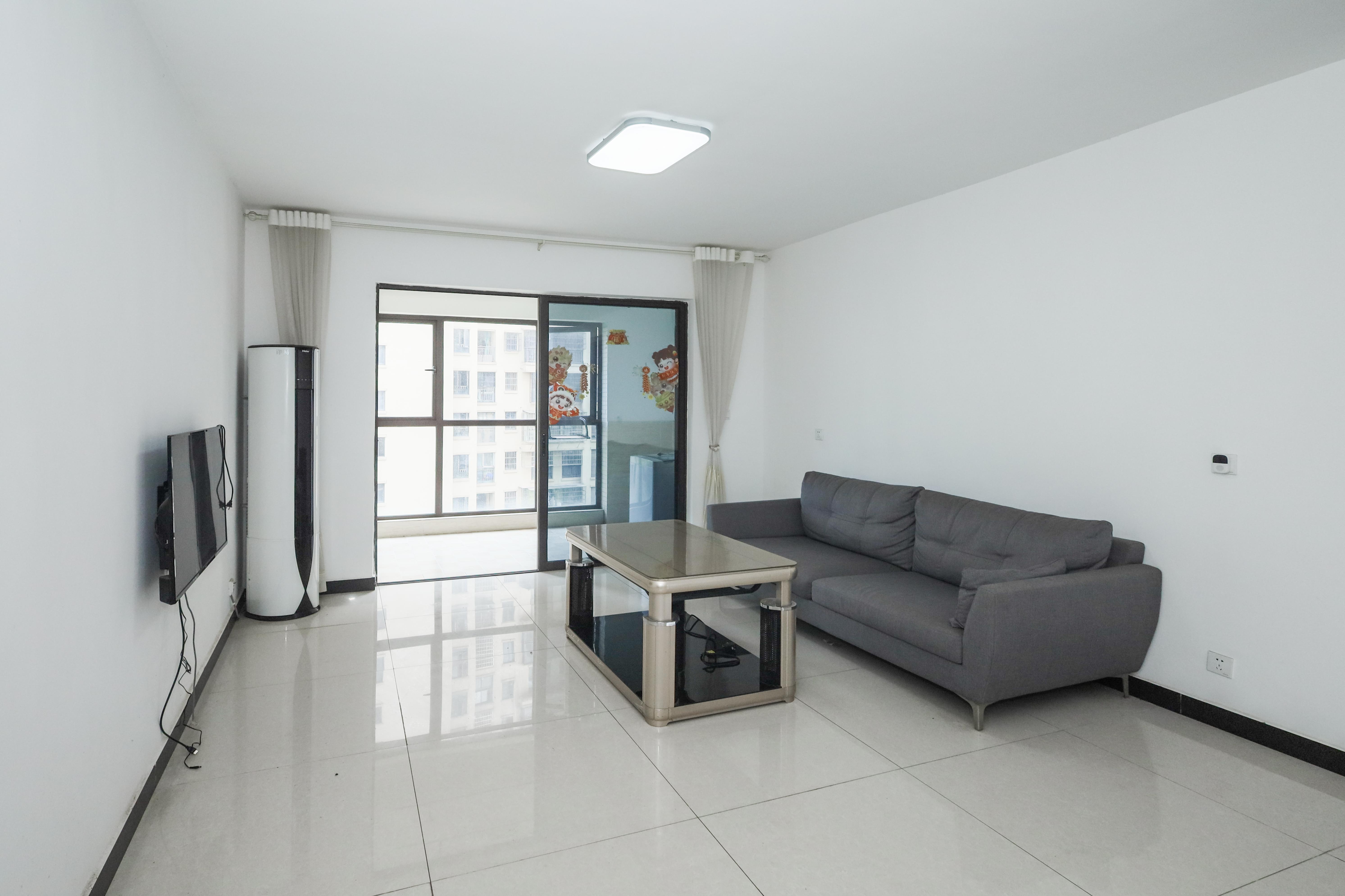 保利麓谷林语E区  4室2厅2卫    122.0万 保利麓谷林语E区  4室2厅2卫    122.0万客厅