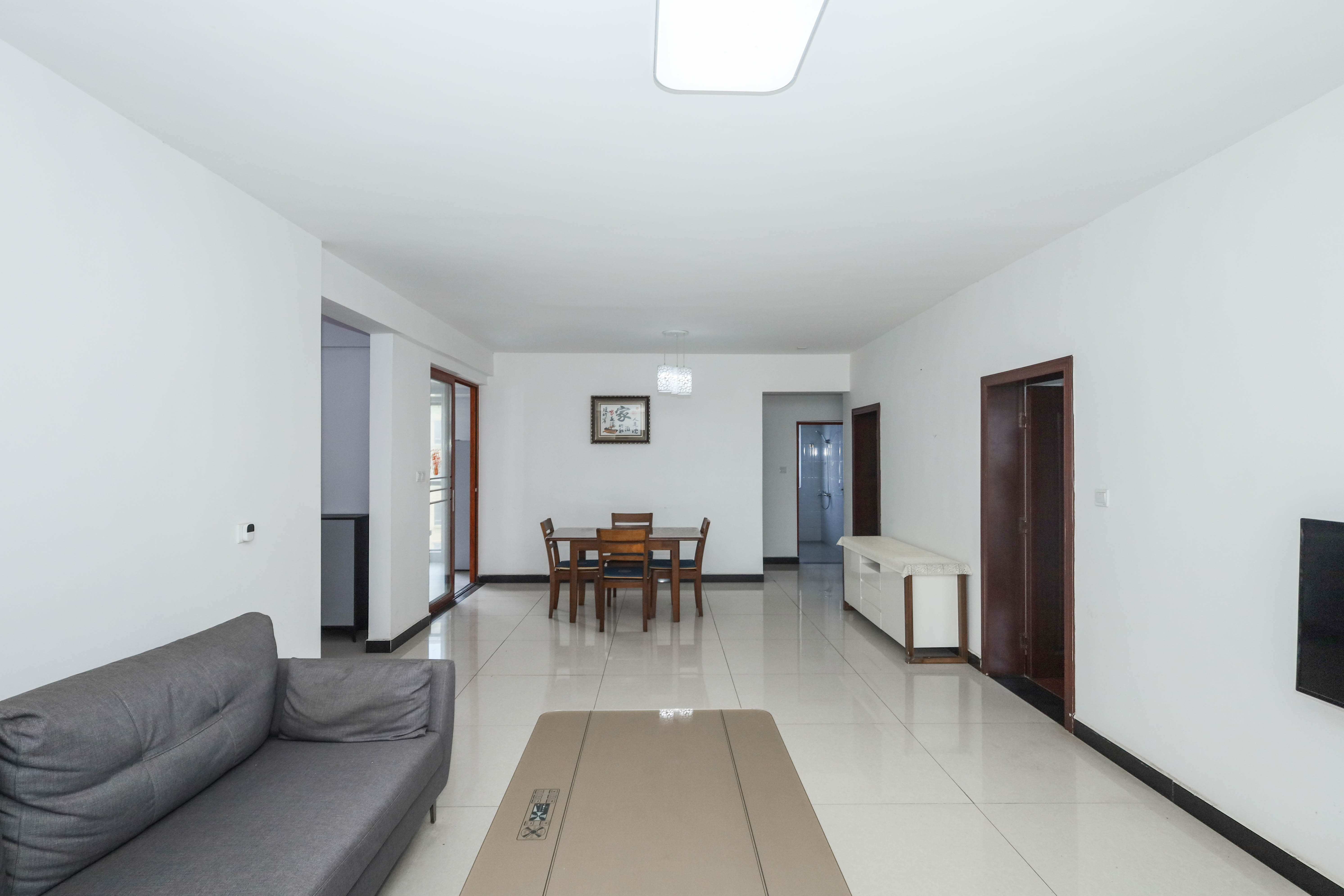 保利麓谷林语E区  4室2厅2卫    122.0万 保利麓谷林语E区  4室2厅2卫    122.0万客厅