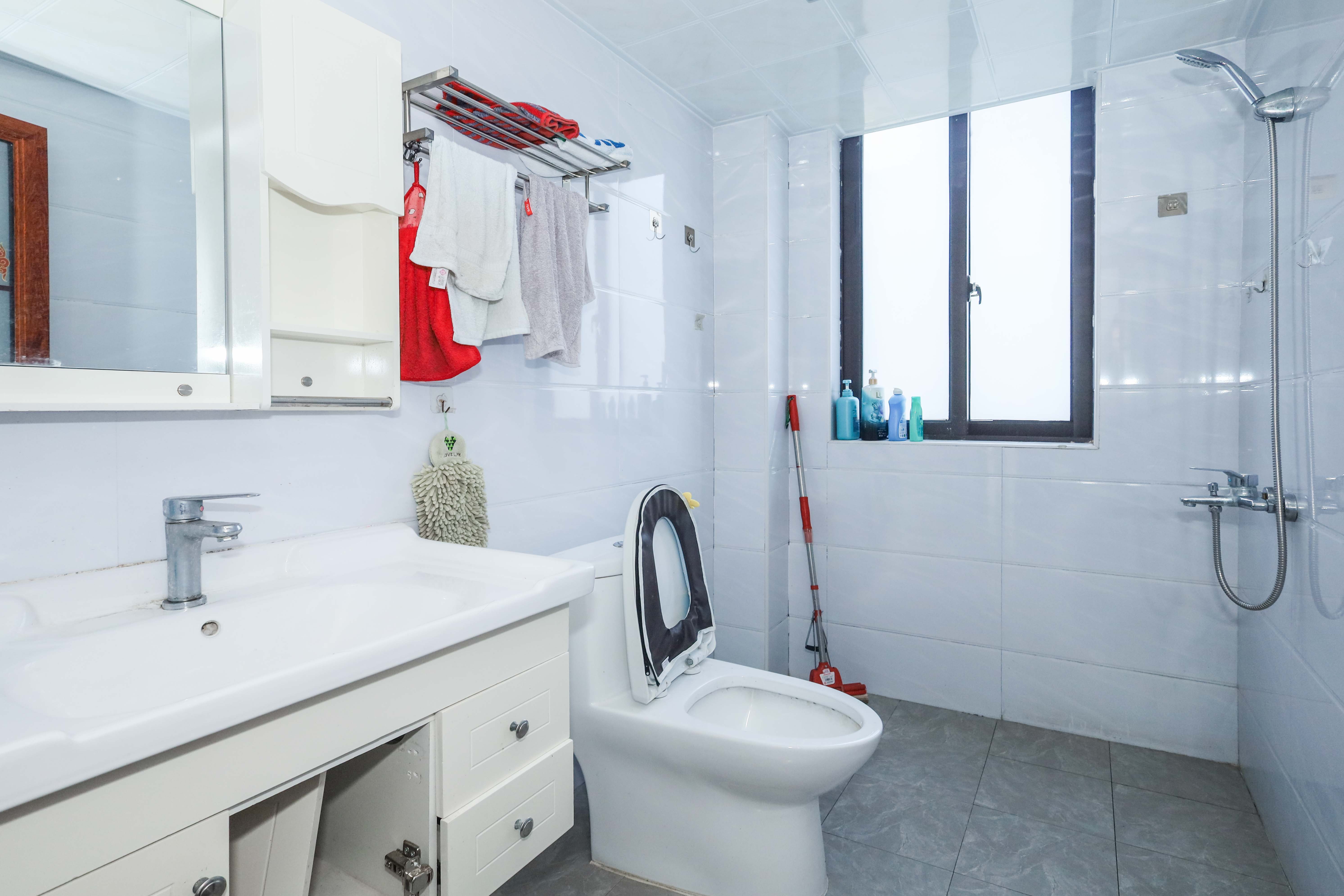 保利麓谷林语E区  4室2厅2卫    122.0万 保利麓谷林语E区  4室2厅2卫    122.0万卫生间