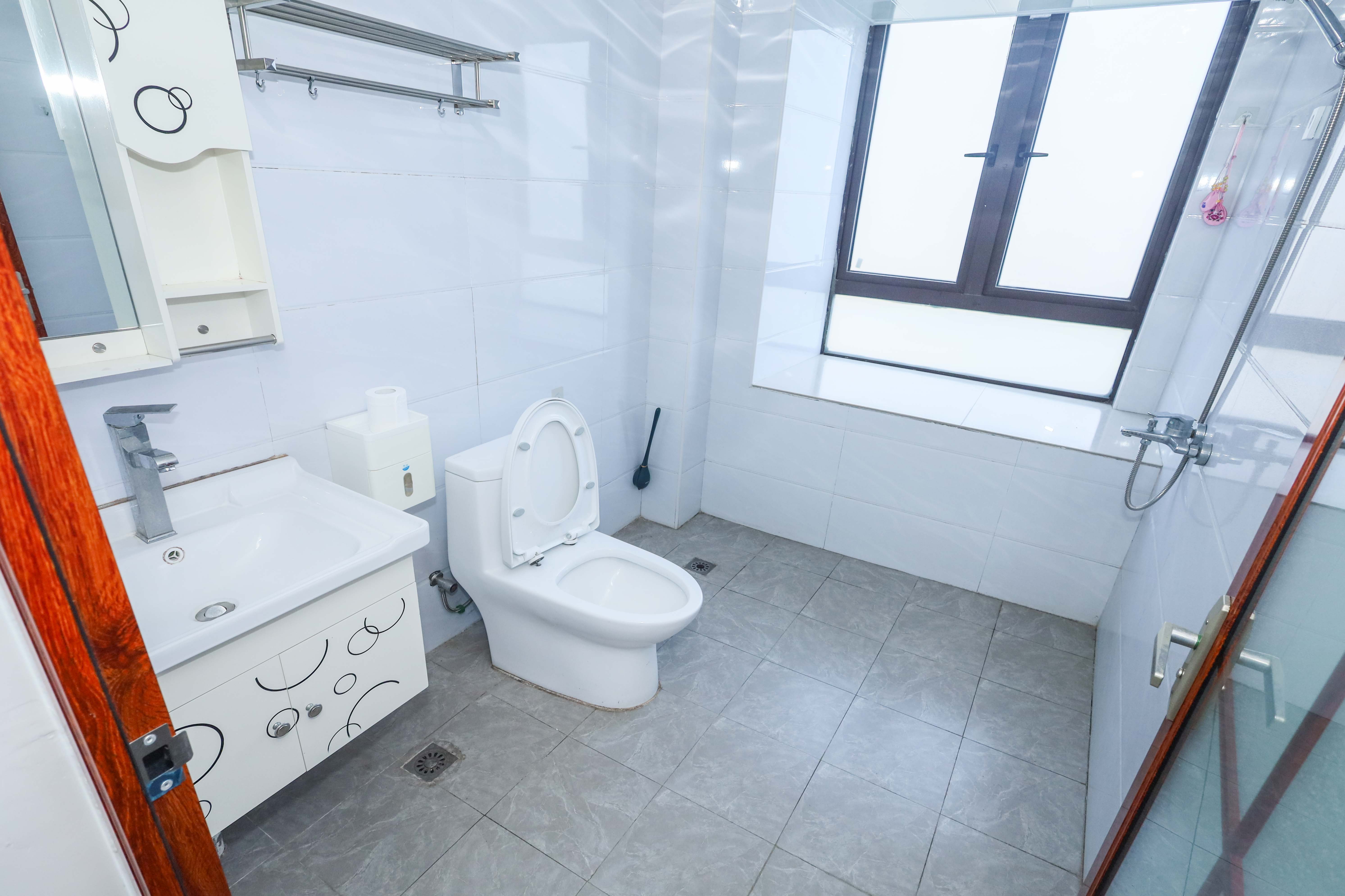 保利麓谷林语E区  4室2厅2卫    122.0万 保利麓谷林语E区  4室2厅2卫    122.0万卫生间