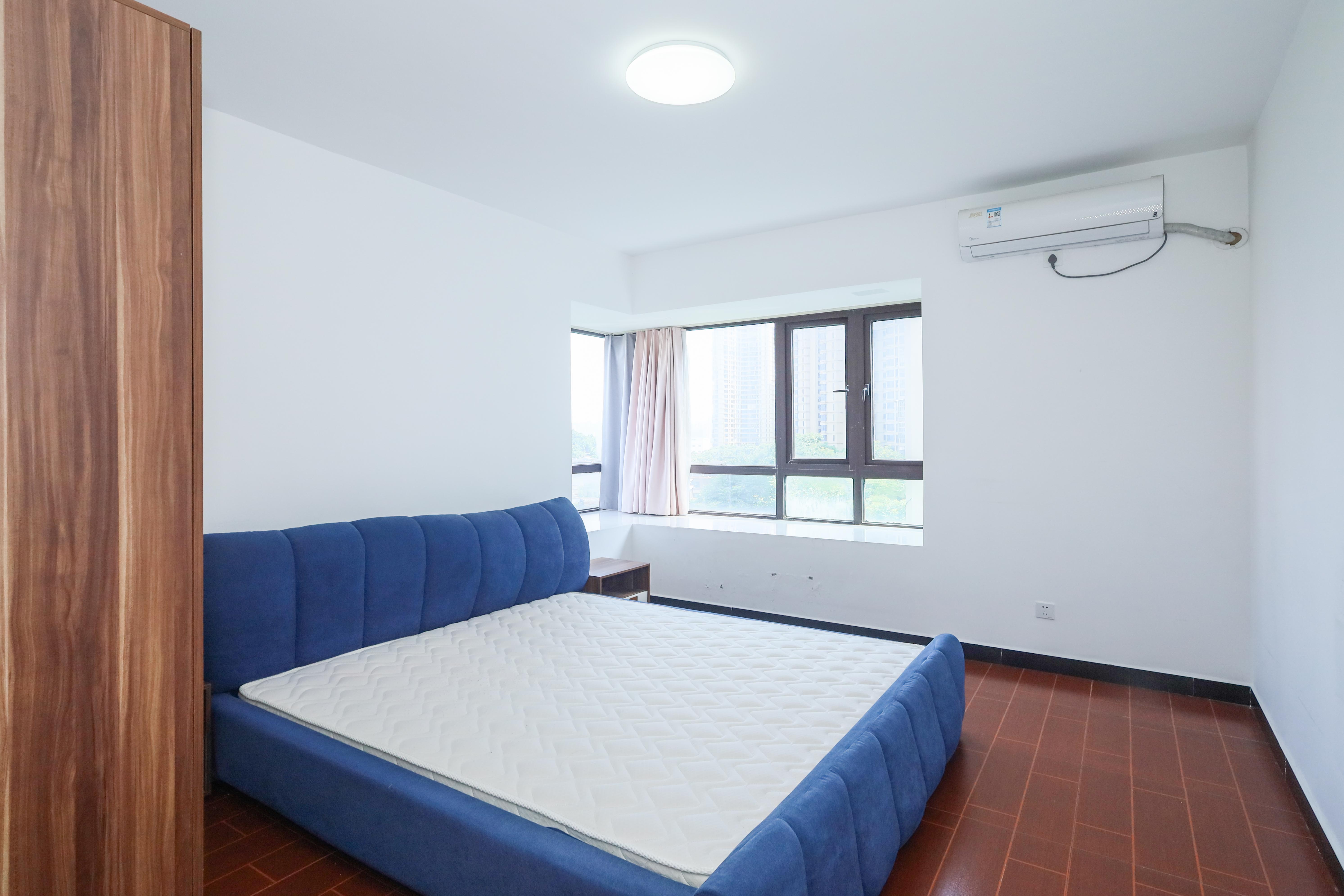 保利麓谷林语E区  4室2厅2卫    122.0万 保利麓谷林语E区  4室2厅2卫    122.0万卧室