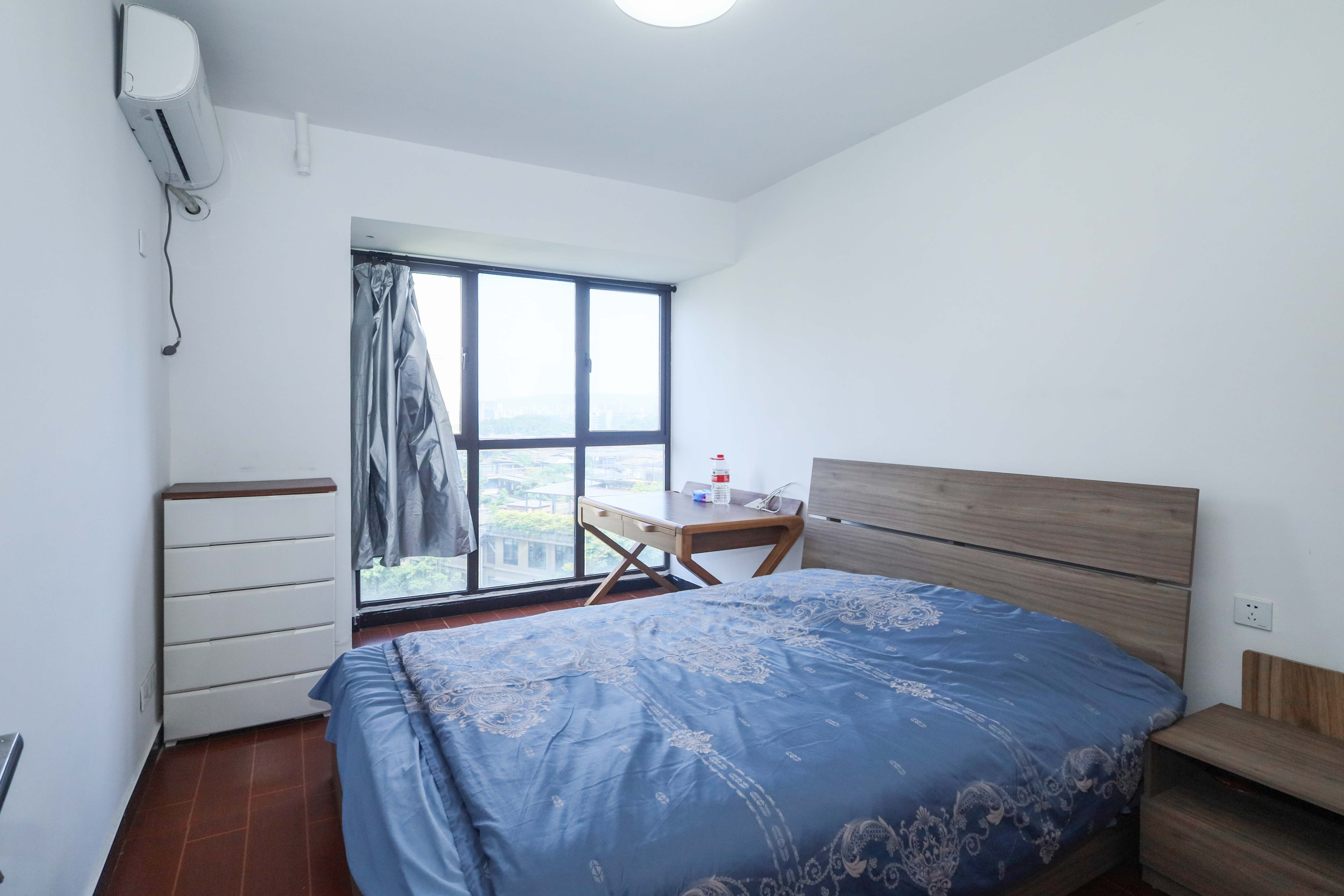 保利麓谷林语E区  4室2厅2卫    122.0万 保利麓谷林语E区  4室2厅2卫    122.0万卧室