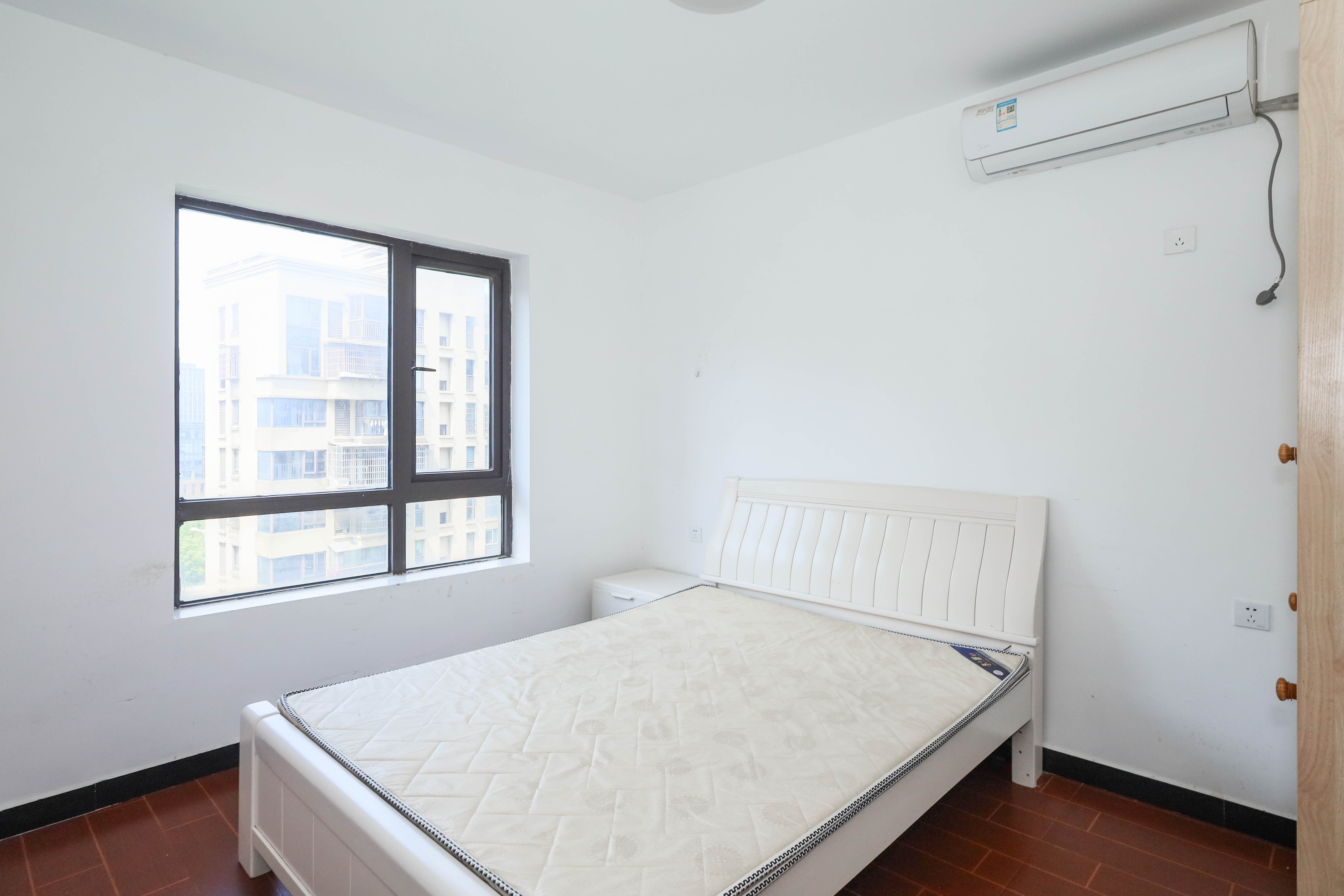 保利麓谷林语E区  4室2厅2卫    122.0万 保利麓谷林语E区  4室2厅2卫    122.0万卧室