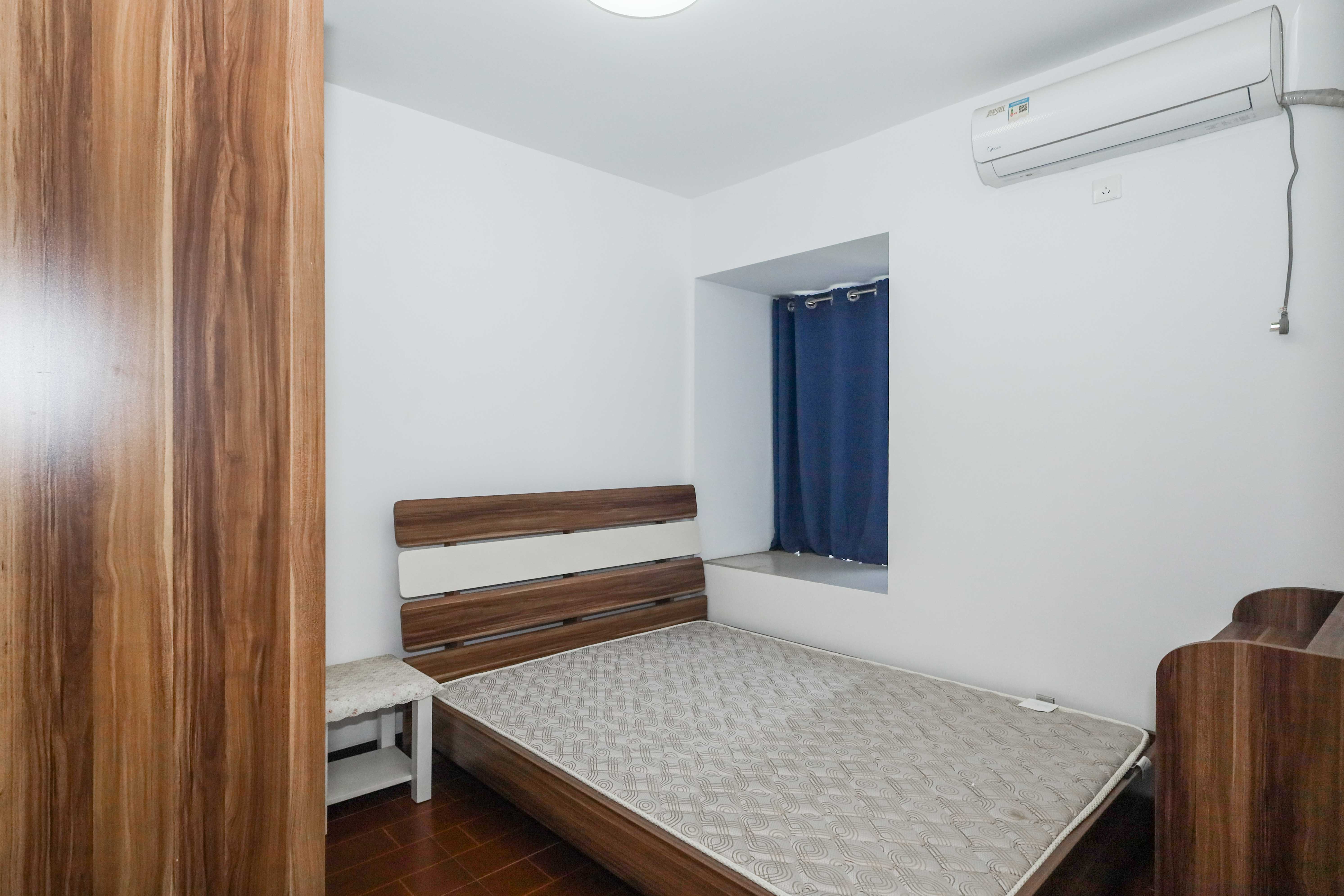 保利麓谷林语E区  4室2厅2卫    122.0万 保利麓谷林语E区  4室2厅2卫    122.0万卧室