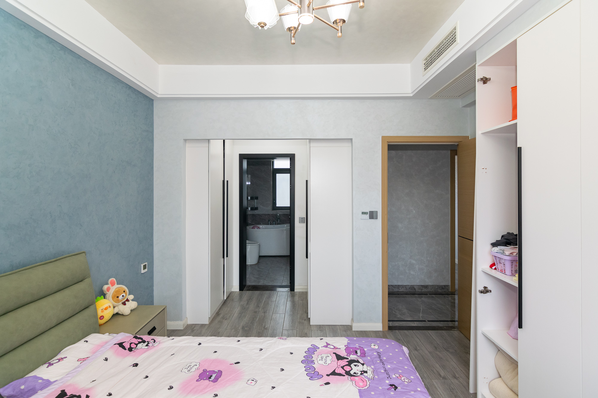 新华联梦想城 4室2厅2卫 139.5万 新华联梦想城 4室2厅2卫 139.5万卧室