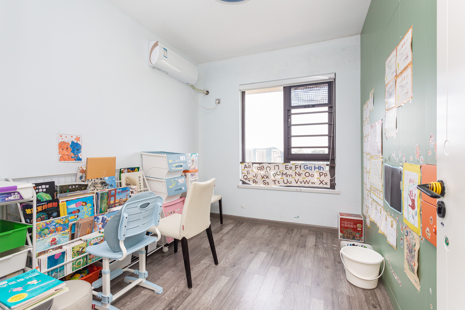 龙湖璟宸原著(龙湖紫宸) 4室2厅2卫 96.0万 龙湖璟宸原著(龙湖紫宸) 4室2厅2卫 96.0万卧室