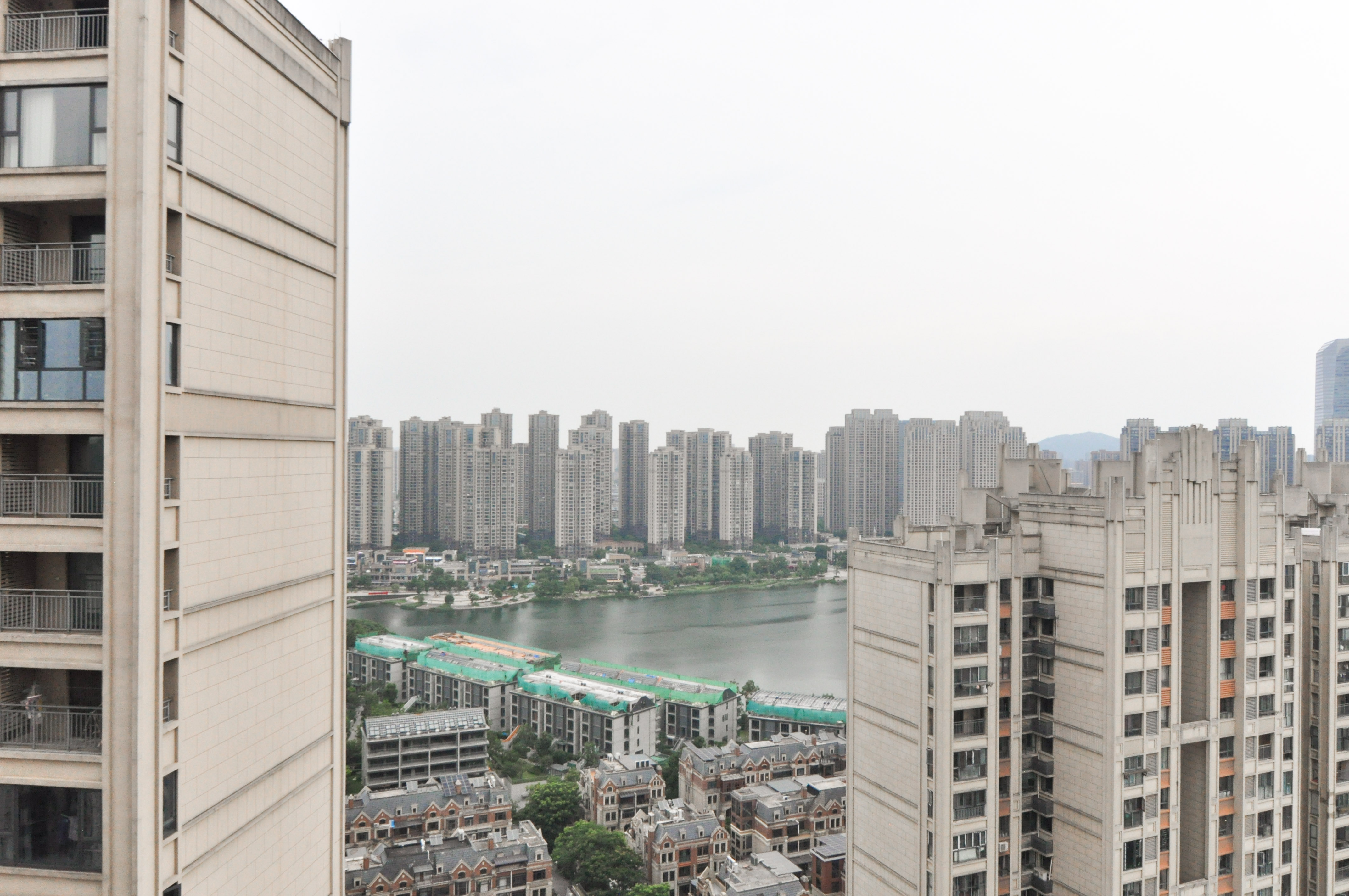中海梅溪湖壹号  3室2厅2卫   195.00万卧室