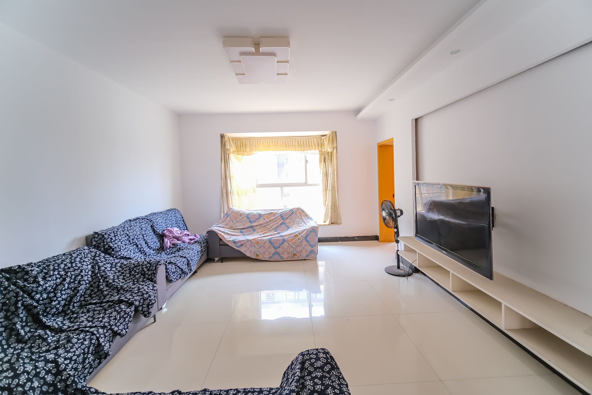 红树湾  3室2厅1卫    70.0万 红树湾  3室2厅1卫    70.0万客厅