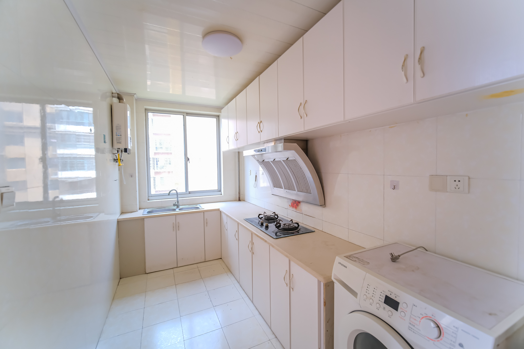 红树湾  3室2厅1卫    70.0万厨房