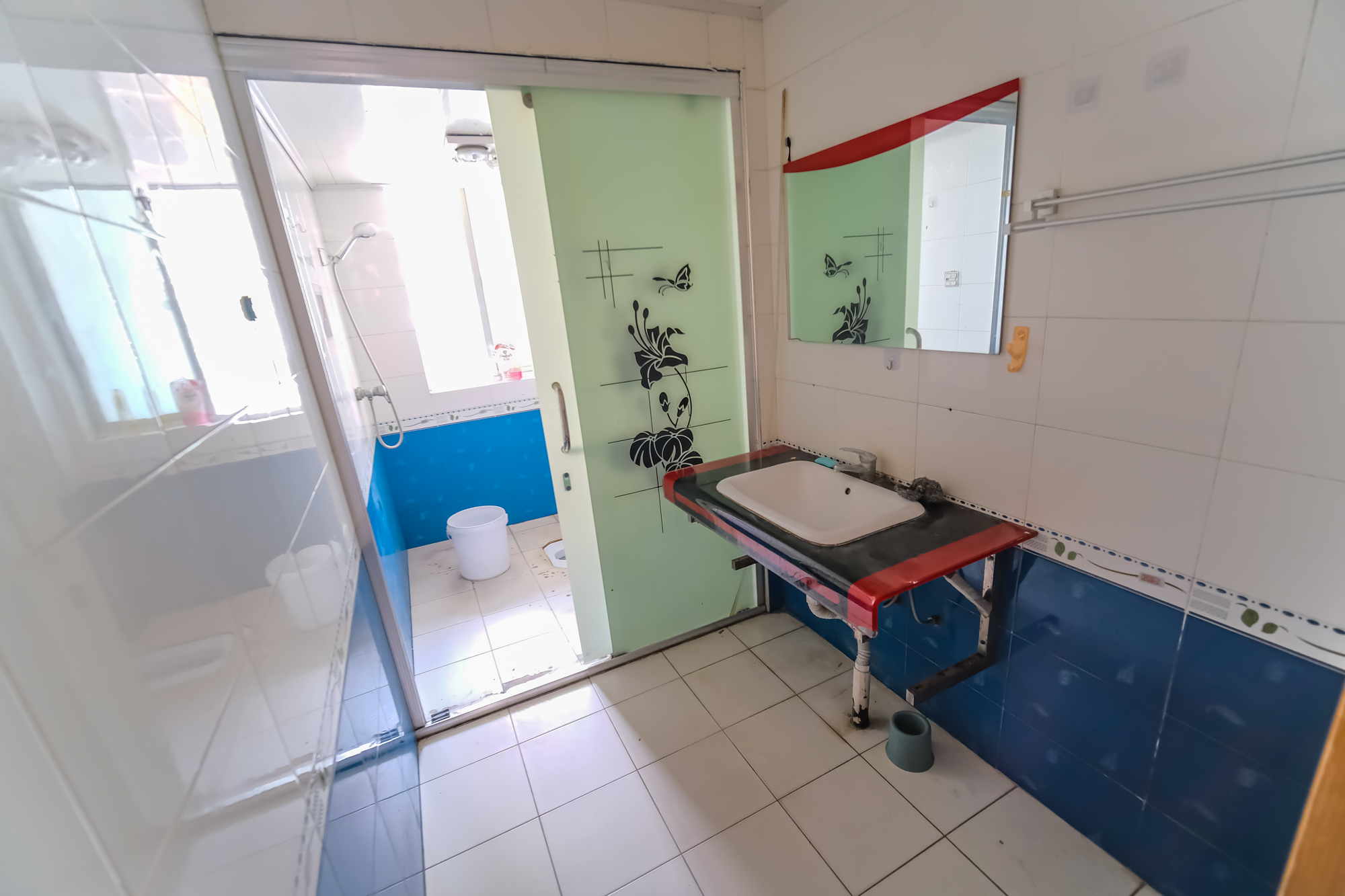 红树湾  3室2厅1卫    70.0万卫生间