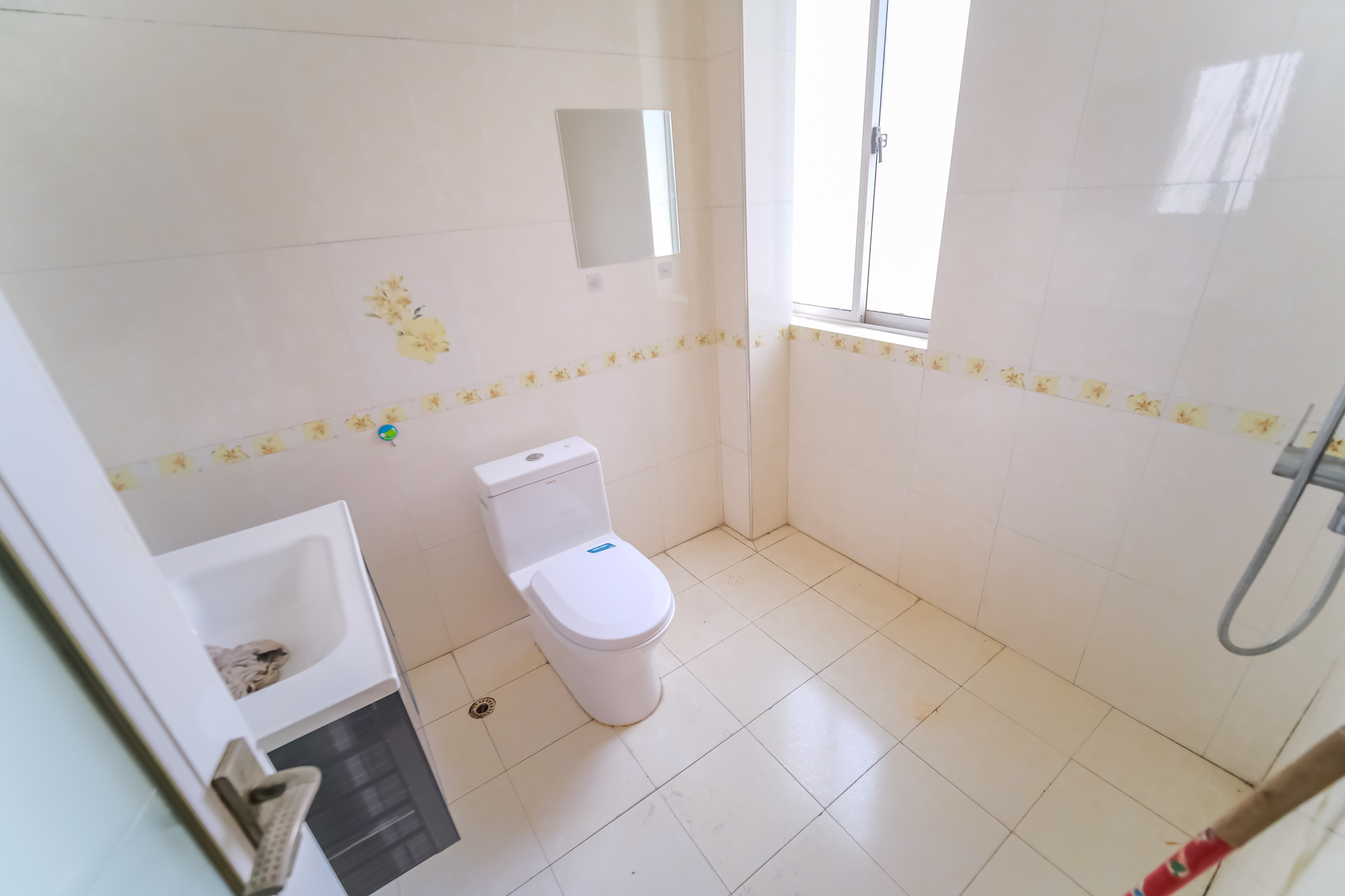 红树湾  3室2厅1卫    70.0万卫生间