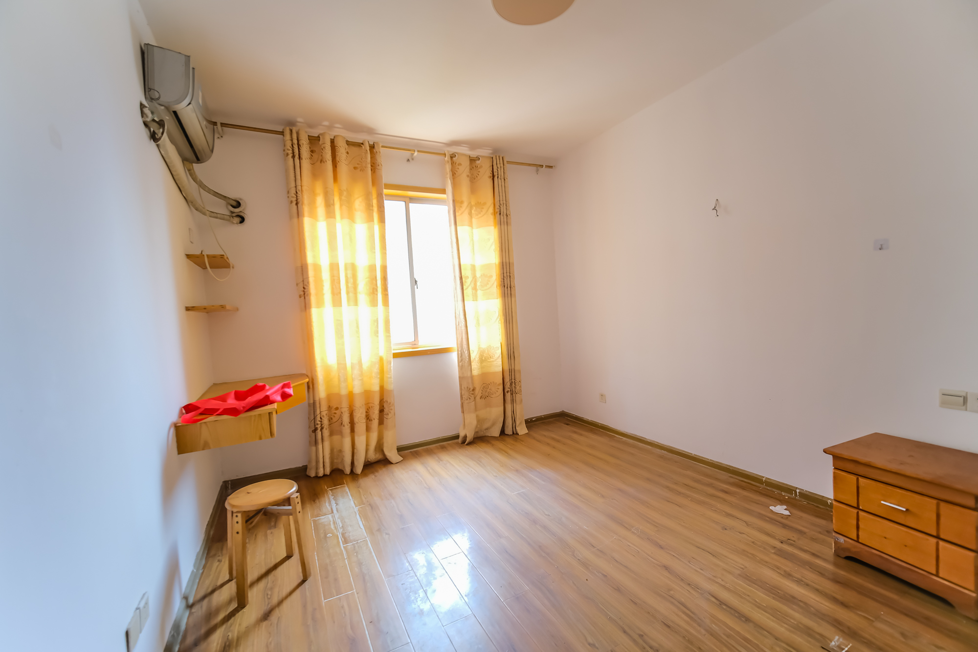 红树湾  3室2厅1卫    70.0万 红树湾  3室2厅1卫    70.0万卧室