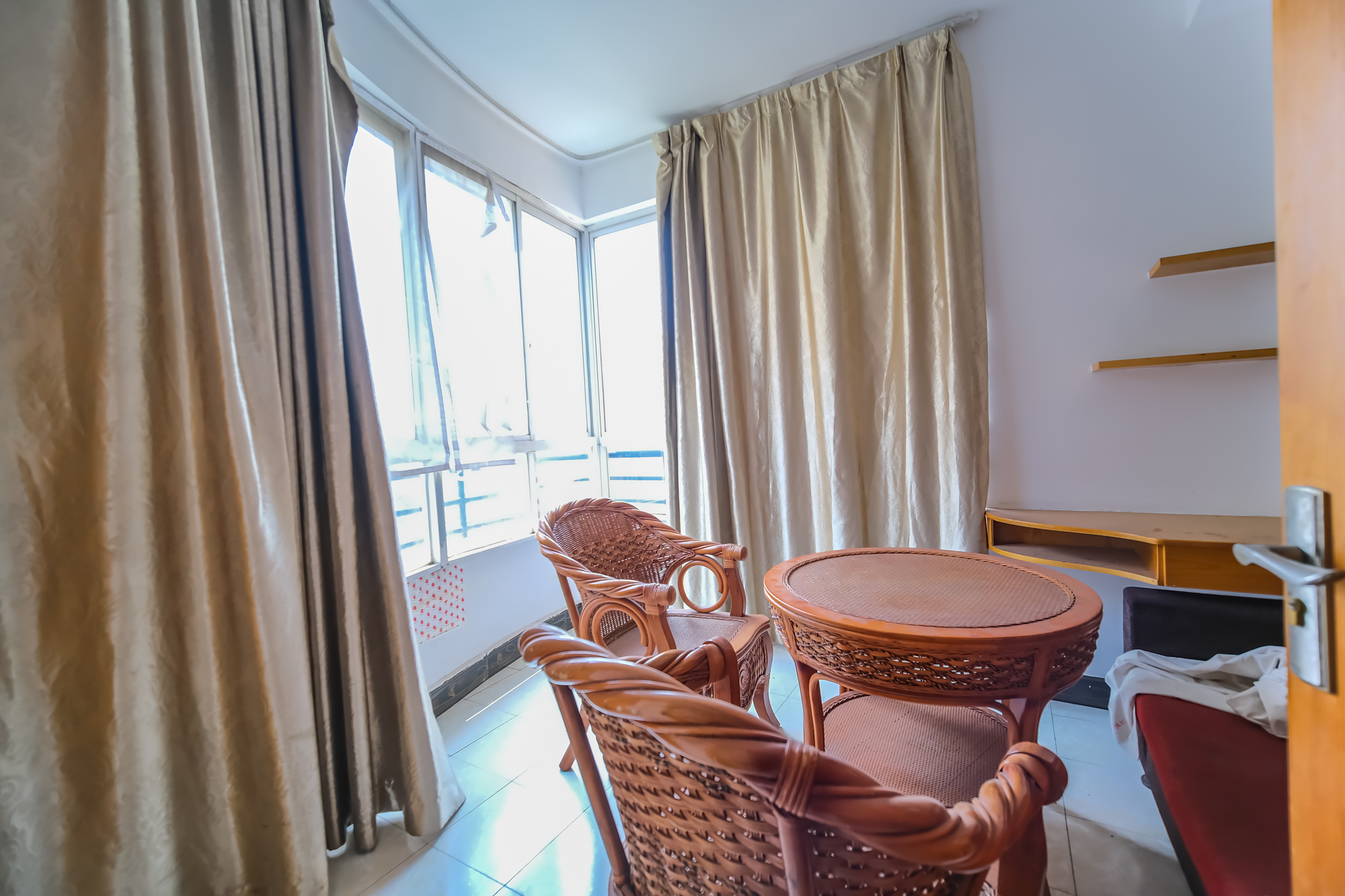 红树湾  3室2厅1卫    70.0万 红树湾  3室2厅1卫    70.0万阳台