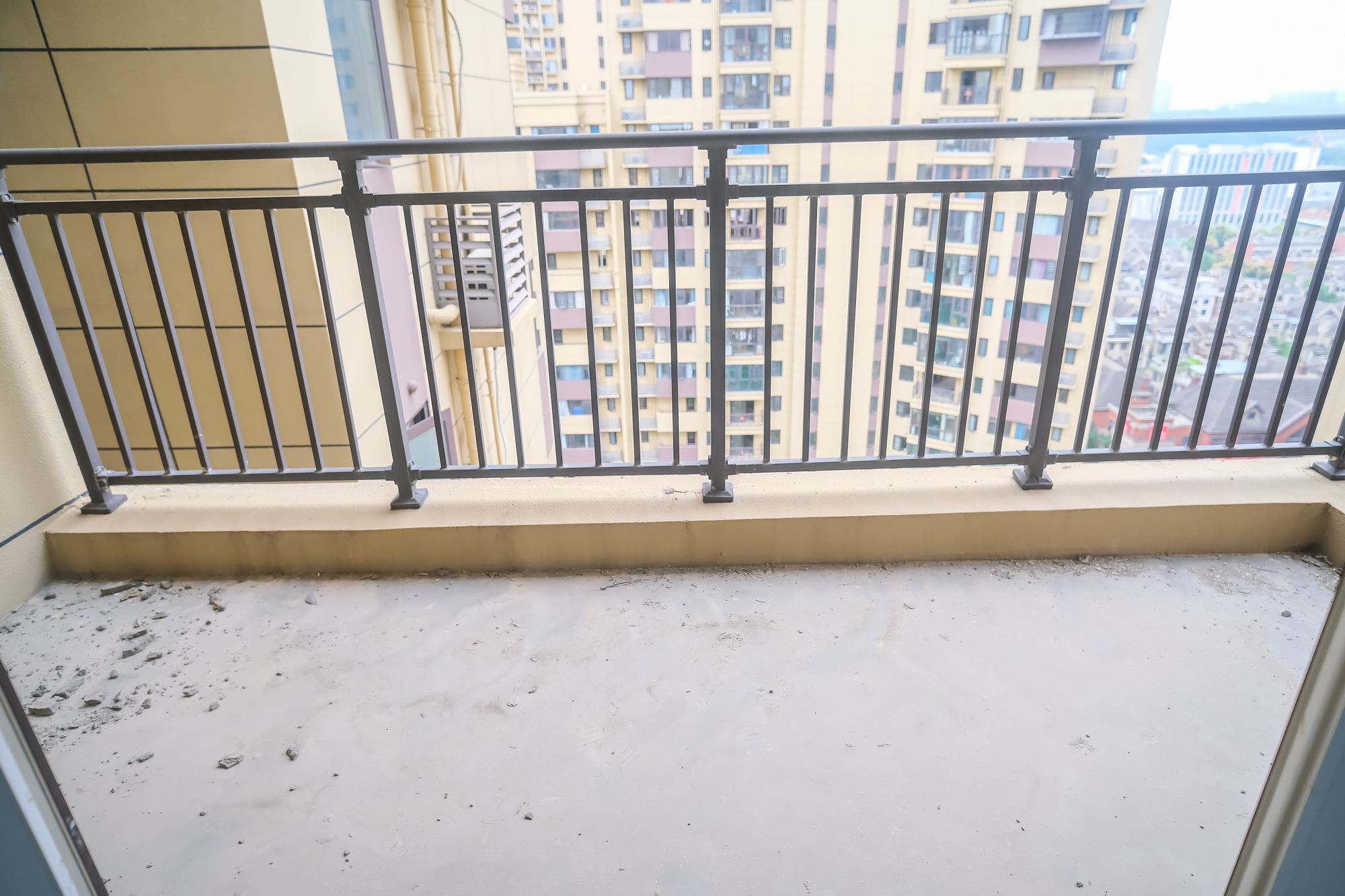 保利香槟国际  4室2厅2卫    92.8万 保利香槟国际  4室2厅2卫    92.8万阳台