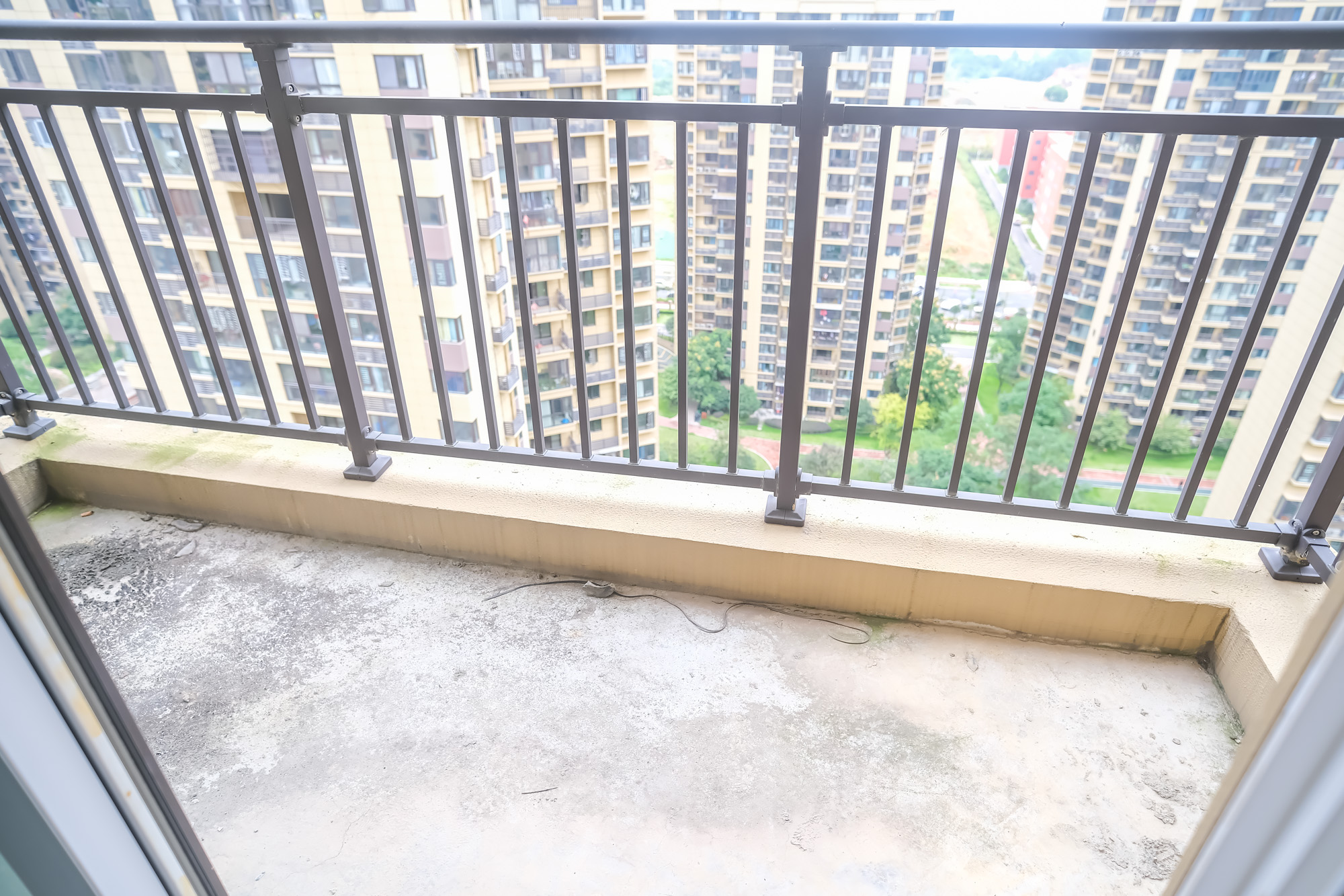 保利香槟国际  4室2厅2卫    92.8万 保利香槟国际  4室2厅2卫    92.8万阳台