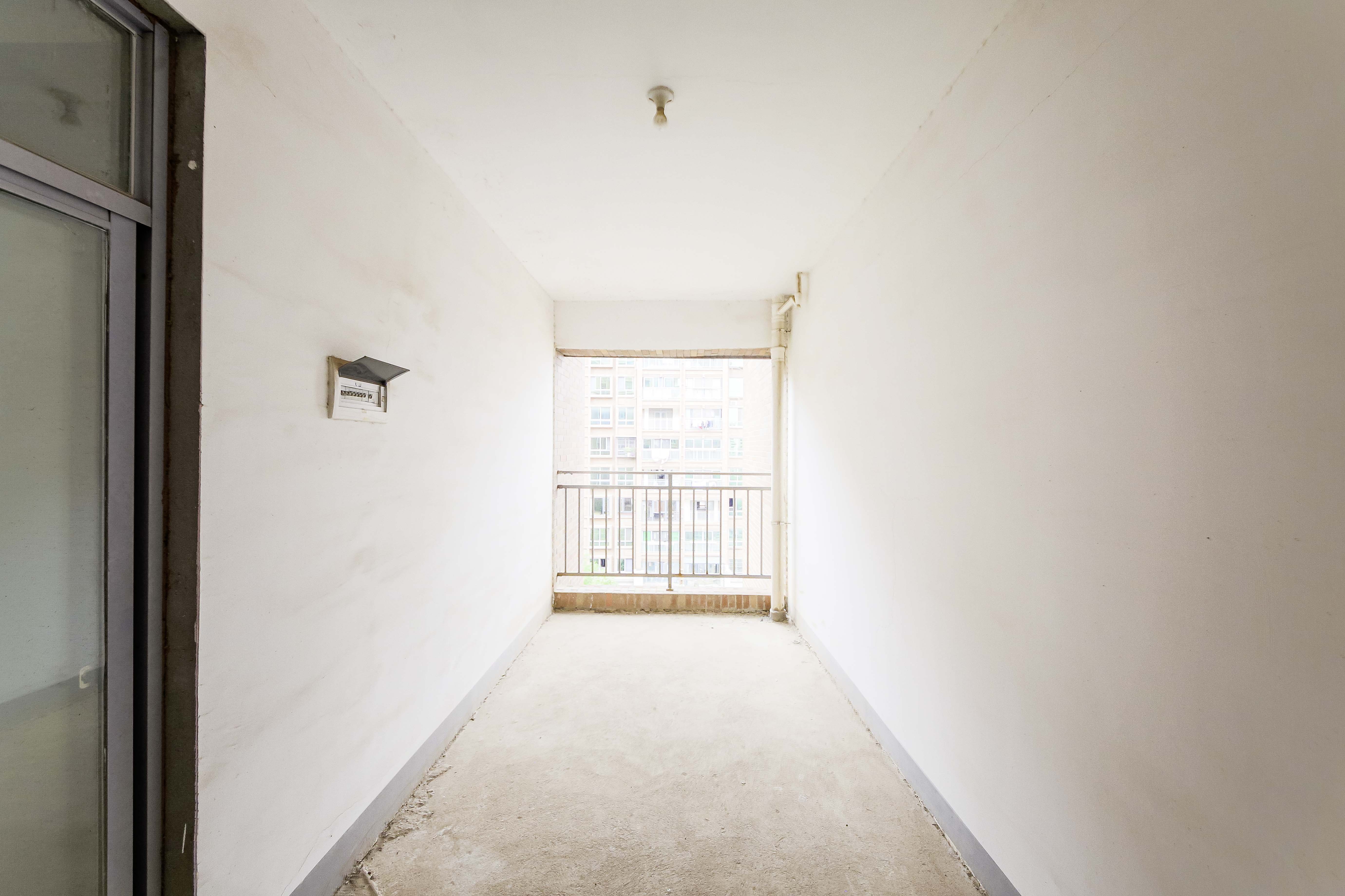 夏威夷碧水春城(碧桂园城市花园) 4室2厅2卫 125.0万 夏威夷碧水春城(碧桂园城市花园) 4室2厅2卫 125.0万客厅