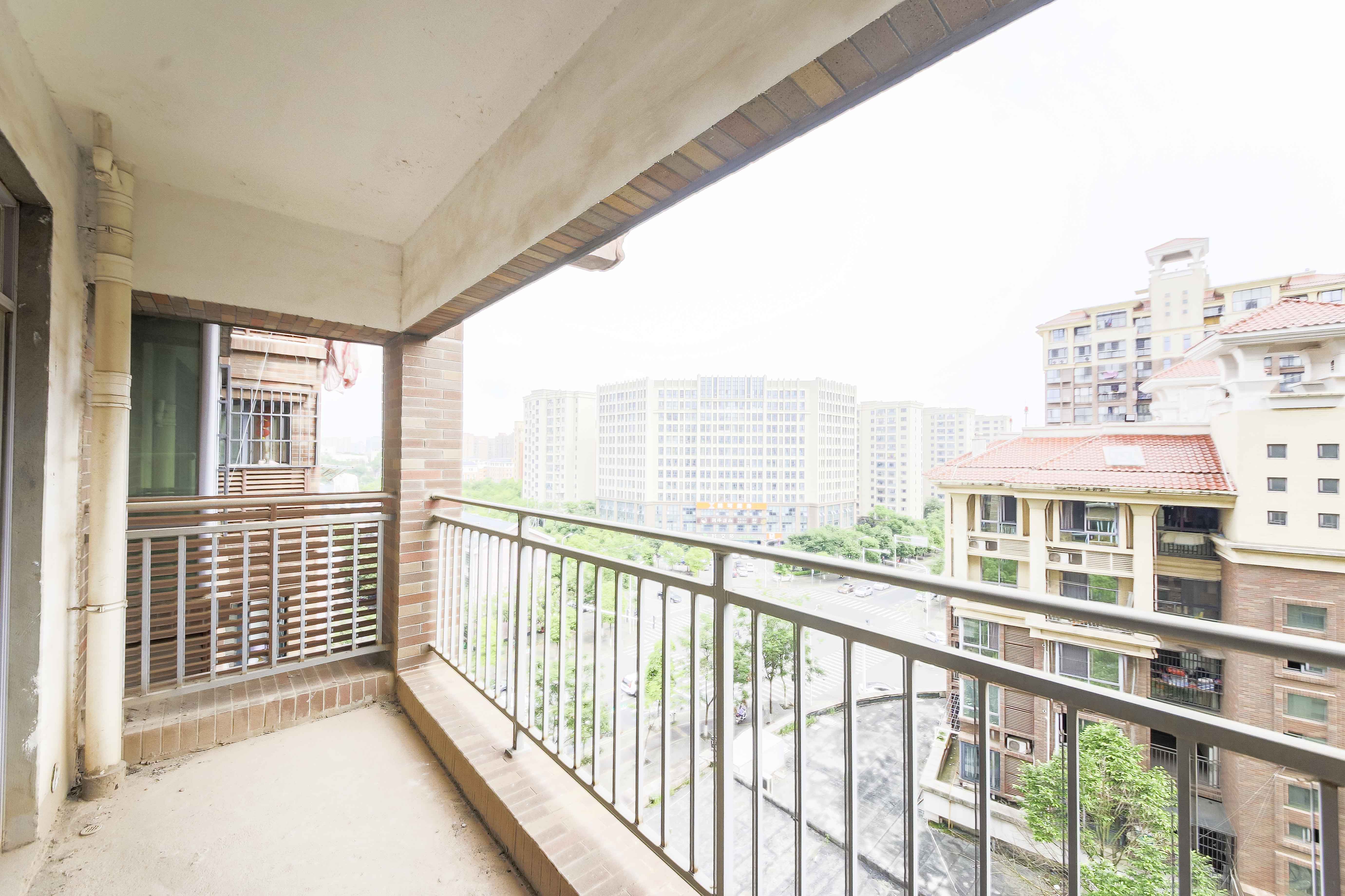 夏威夷碧水春城(碧桂园城市花园) 4室2厅2卫 125.0万 夏威夷碧水春城(碧桂园城市花园) 4室2厅2卫 125.0万阳台