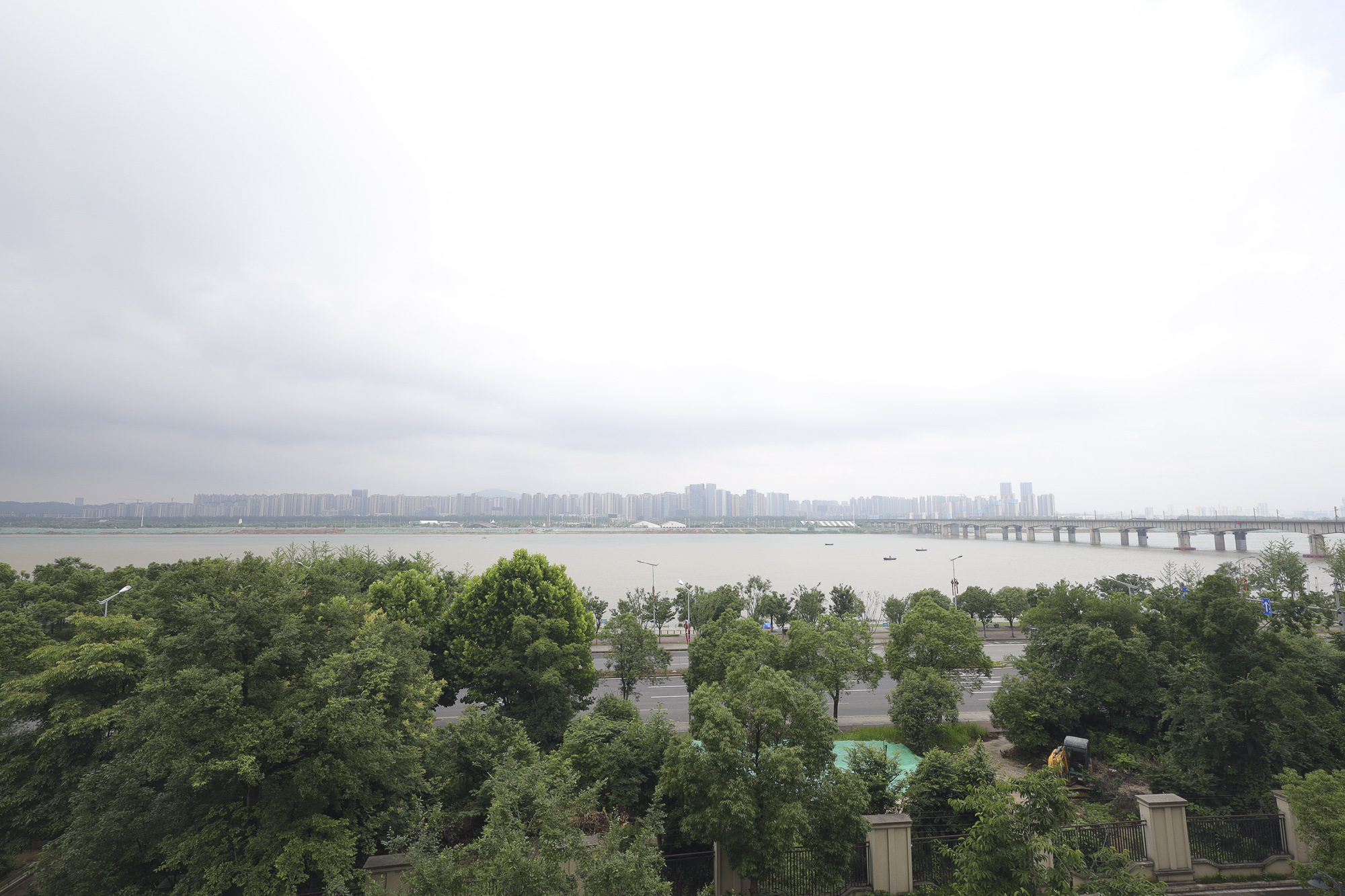 绿地海外滩一期  3室2厅2卫   280.00万其他