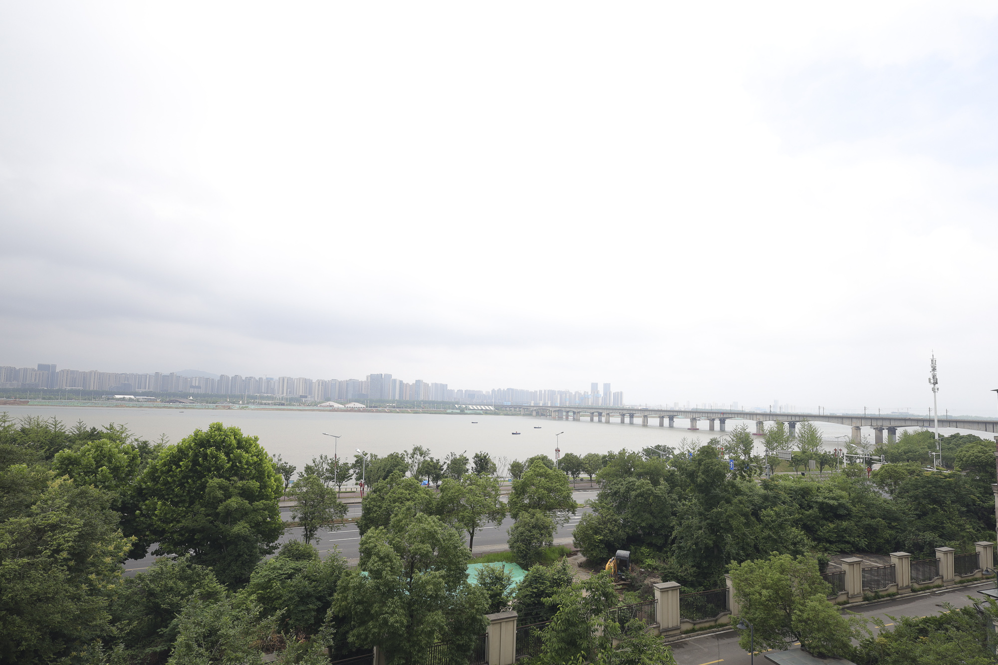 绿地海外滩一期  3室2厅2卫   280.00万其他