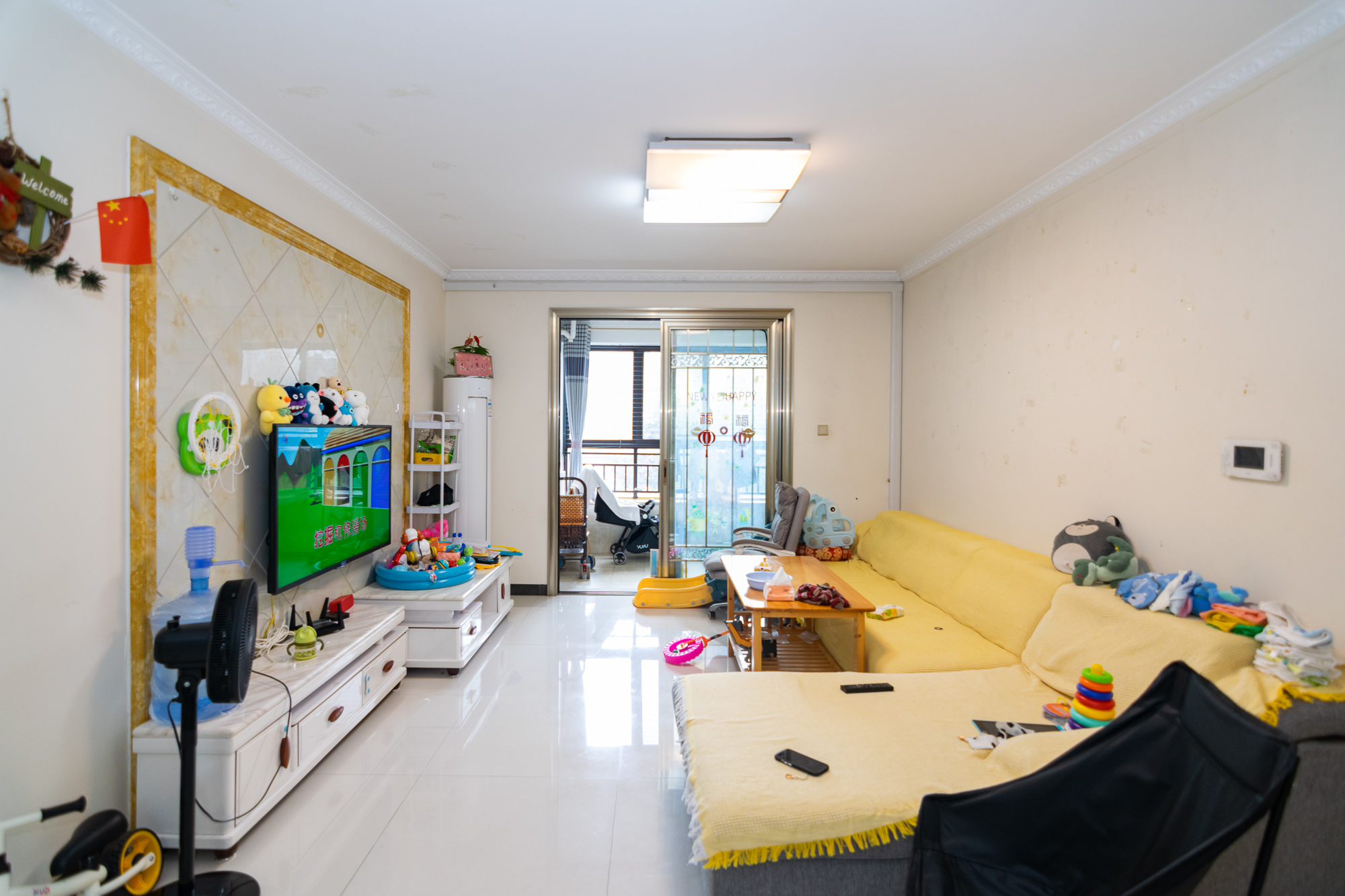 金地三千府(金地湖山樾、金地自在城)  3室2厅2卫    70.0万 金地三千府(金地湖山樾、金地自在城)  3室2厅2卫    70.0万客厅